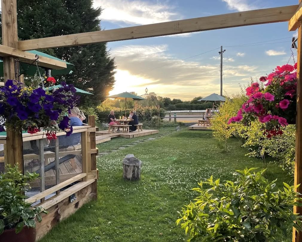 Dinner here tonight? Sure, how does pizza sound? 🍕
+
Join us from 6pm for our latest Lakeside Evening. Freshly baked pizza, cocktails and dessert, served beside a beautiful Cotswold lake...perfect!
+
+
+
+
+
+
+
#magicbeanscafe #fairford #raffairford #whelfordpools #cotswoldliving #pizzanight🍕 #cotswoldwaterpark #cotswoldlakes #dogfriendlycotswolds #dogfriendlycafe