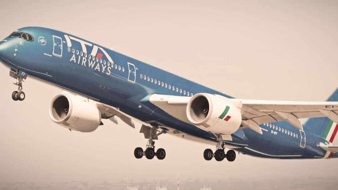 Big news for travelers — nonstop flights from Houston (IAH) to Rome (FCO) start May 1, 2026 with ITA Airways ✈️🇮🇹
Fly aboard the comfortable Airbus A330-900: three weekly flights in May (Weds/Fri/Sun), expanding to five weekly from June through Oct 24 (adding Mon & Sat). Perfect for weekend getaways or longer Italian adventures — plus seamless connections across Italy once you arrive.
Tip: Book early for the best days and check alliance benefits if you’re a United/Star Alliance member. Link in bio to read more and plan your trip! 📲✨
#HoustonToRome #ITAairways #TravelItaly #NonstopFlights #LuxuryTravel #RomeGetaway #TravelTips #ExploreItaly
