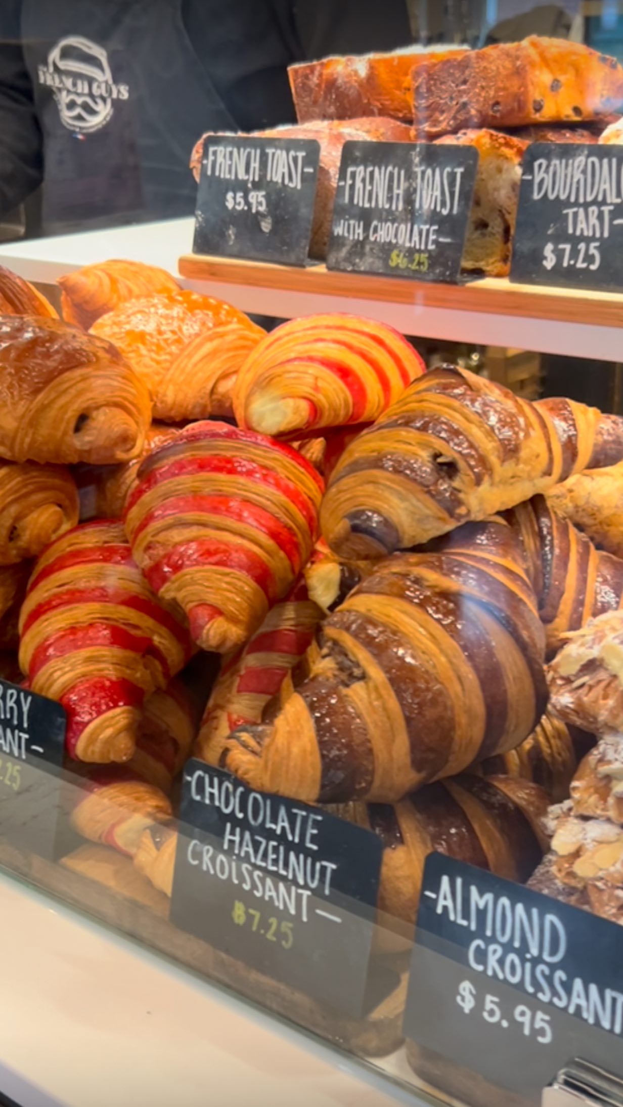 Take this as a sign from us…go treat yourself! Come by and enjoy a sweet treat today! ❤️🥐
#thefrenchguys #seattlebakery #capitolhill #seattlefood #universityvillage