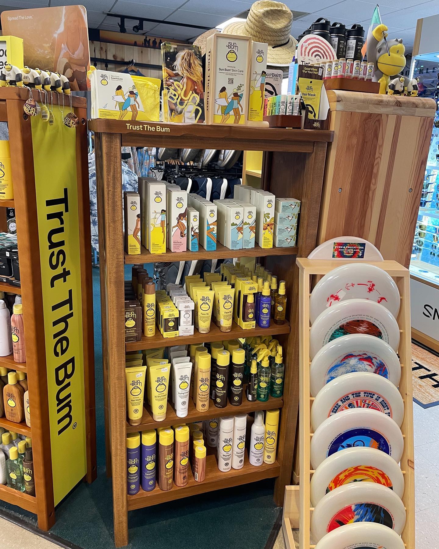 All stocked up for summer! Come shop sun bum skin, hair and novelties!
#sunbum #sunscreen #haircare #skincare