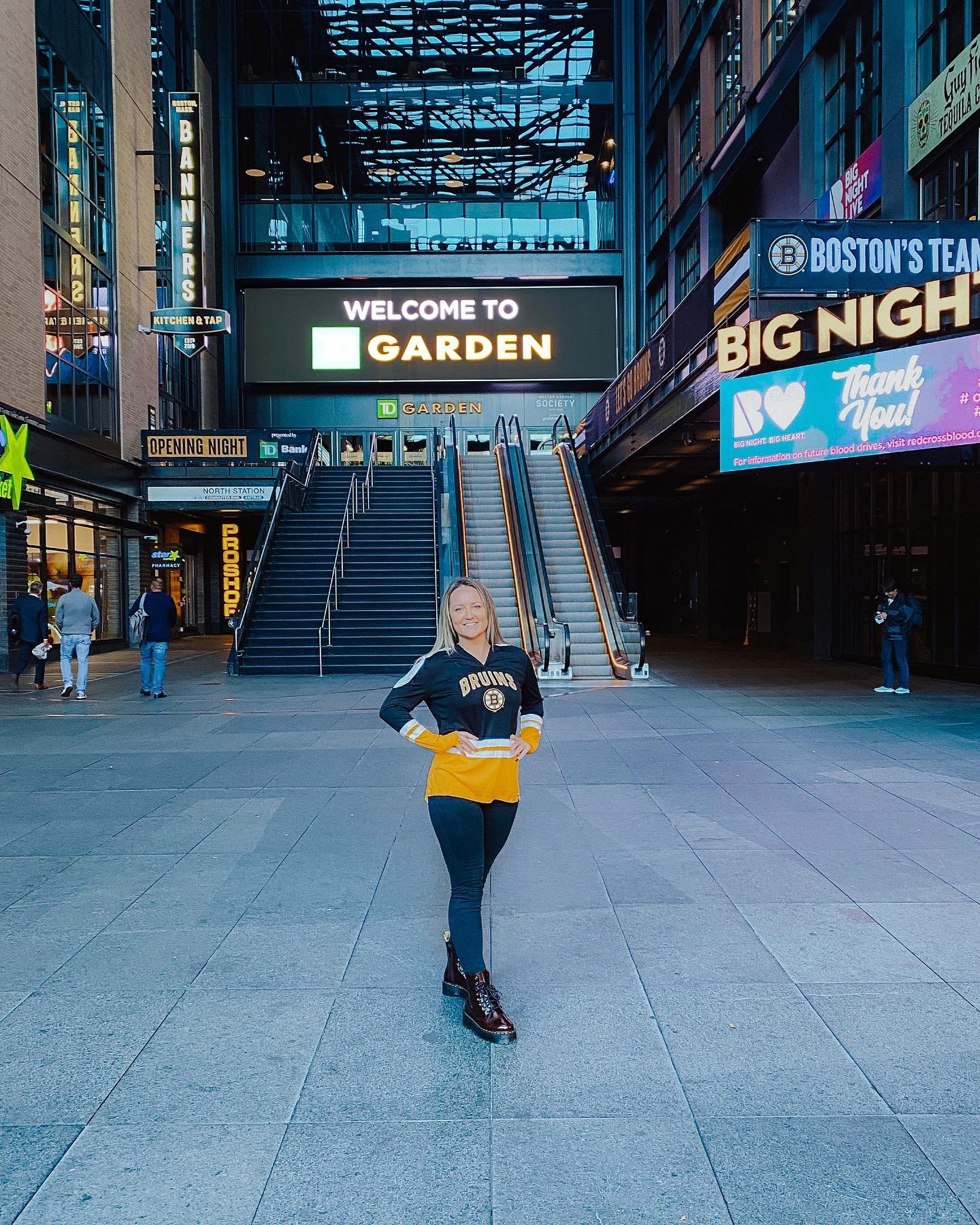 hey @markmajewski, are you by chance looking for some help around here?
•
WICKED (lol) excited about my new role as the Creative Services / Project Manager with @nhlbruins & @tdgarden 💛