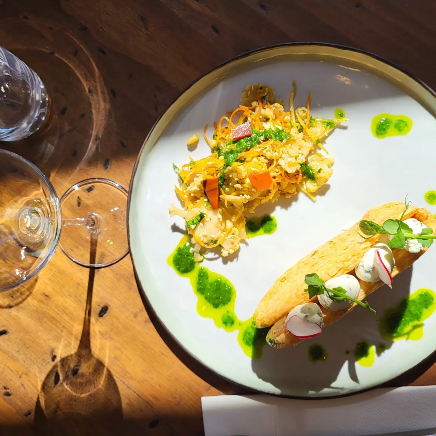 Entrées du jour :
Photo 1 : comme un millefeuille au chèvre frais
Photo 2: Lentilles/ail des ours/fenola
#faitmaison
#saison