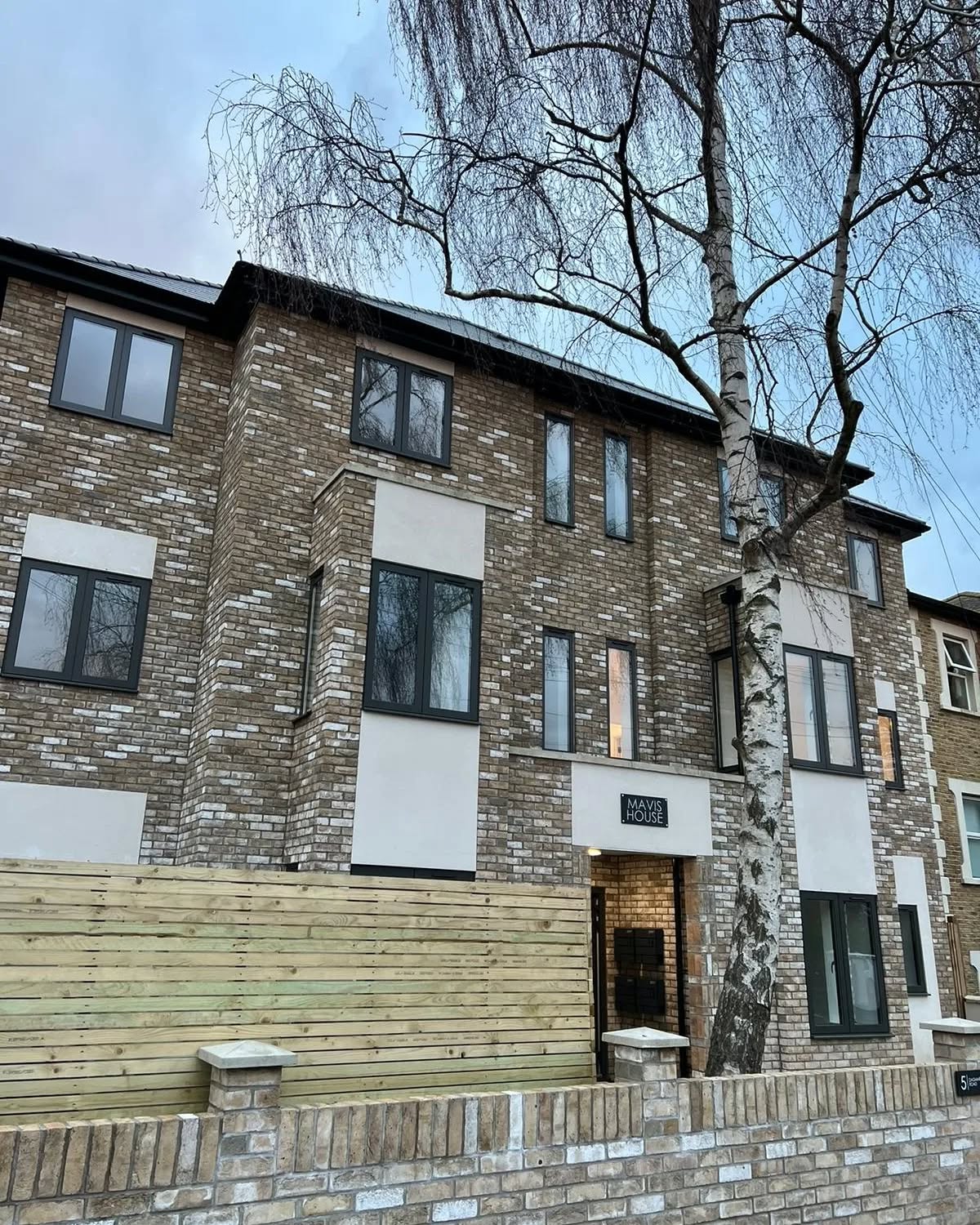 Mavis House complete 🏠 ✅️
This project here was definitely my first big Jump! EIGHT luxury new build apartments. Where I pretty much was responsible for all plumbing and Heating running through the building🙌🏾🔧
Trust me when I tell you there was nights when I'd question myself, constantly thinking .... have I tightened that valve, have I shut off the water.... have I noted down what materials im gonna need for the next week😭😅
But we did it! JOB DONE!!🙌🏾🔧🏠🚿
HUGE Shout out to @iniciohomes giving me the opportunity and allowing me to expand my knowledge and experience 🙌🏾👊🏾
To @l.a_gasandplumbing for the SOS help line 🤣👊🏾
To @patoisfood for the pictures angles 📷 and moral support!😆
And @pattypalaceuk for filling my belly daily 🤣 (Thornton heath) the banana and strong back porridge hit the spot each morning 🙌🏾🙌🏾🙌🏾🙌🏾
On to the next one!!😎🖤💛
#hashtagplumbing #revationtakeover #thatshowwinningisdone