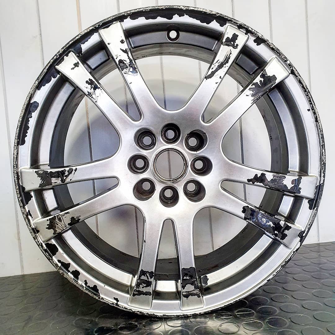 A much needed standard powder coat finish for these alloys! This customer got caught out previously by getting his wheels painted ๐ Despite the initial saving, painting wheels proves to be much more costly in the long run due to the repeat application.
Thankfully, this customers alloys are no longer prone to corrosion, scratching and chipping, but also have much stronger protection, due to the electrostatically charged colour/resin particles and exposure to high temperatures during the powder coating process ๐ค๐๐ผ
-
#wheelrefurb #wheelrefurbishment #wheelrefurbs #alloyrefurb #alloyrefurbishment #alloyrepair #powdercoating #diamondcut #colourpowdercoating #cars #wheels #wheelcolour #wheelcolourchange #bmw #mercedes #ferarri #audi #bentley #rangerover #london #essex #southwoodford #creativewheels