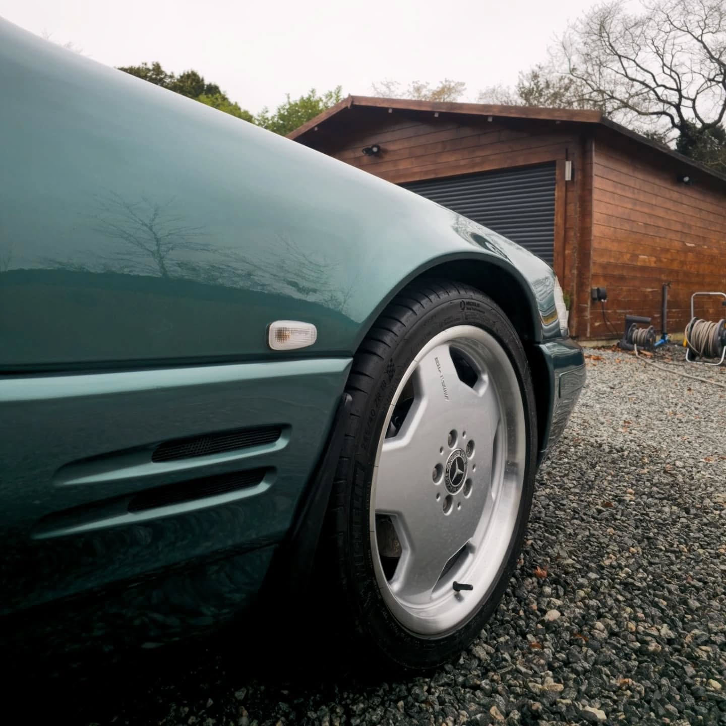 A beautifully restored SL 500 is in for maintenance this Sunday to keep it at showroom standard. Please get in touch for weekly/monthly maintenance packages!
@mycarcleaning @gyeon.uk @mercedesbenz @spotlesswateruk