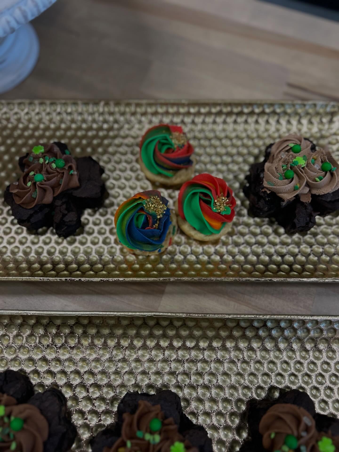 BREAKING NEWS: Eating cookies for good luck đ on St. Patrickâs Day is now highly recommended đŞđ.
I didnât make the rulesâŚ. But I did make the cookies.
Shamrocks âď¸, rainbows đ, and just enough sugar to improve your chance of finding that pot of gold!
If you are feeling unlucky lately this might be the solution đ.
#stpatricks #stpatricksday #stpatricksdaydessert #cookies #luckycookies