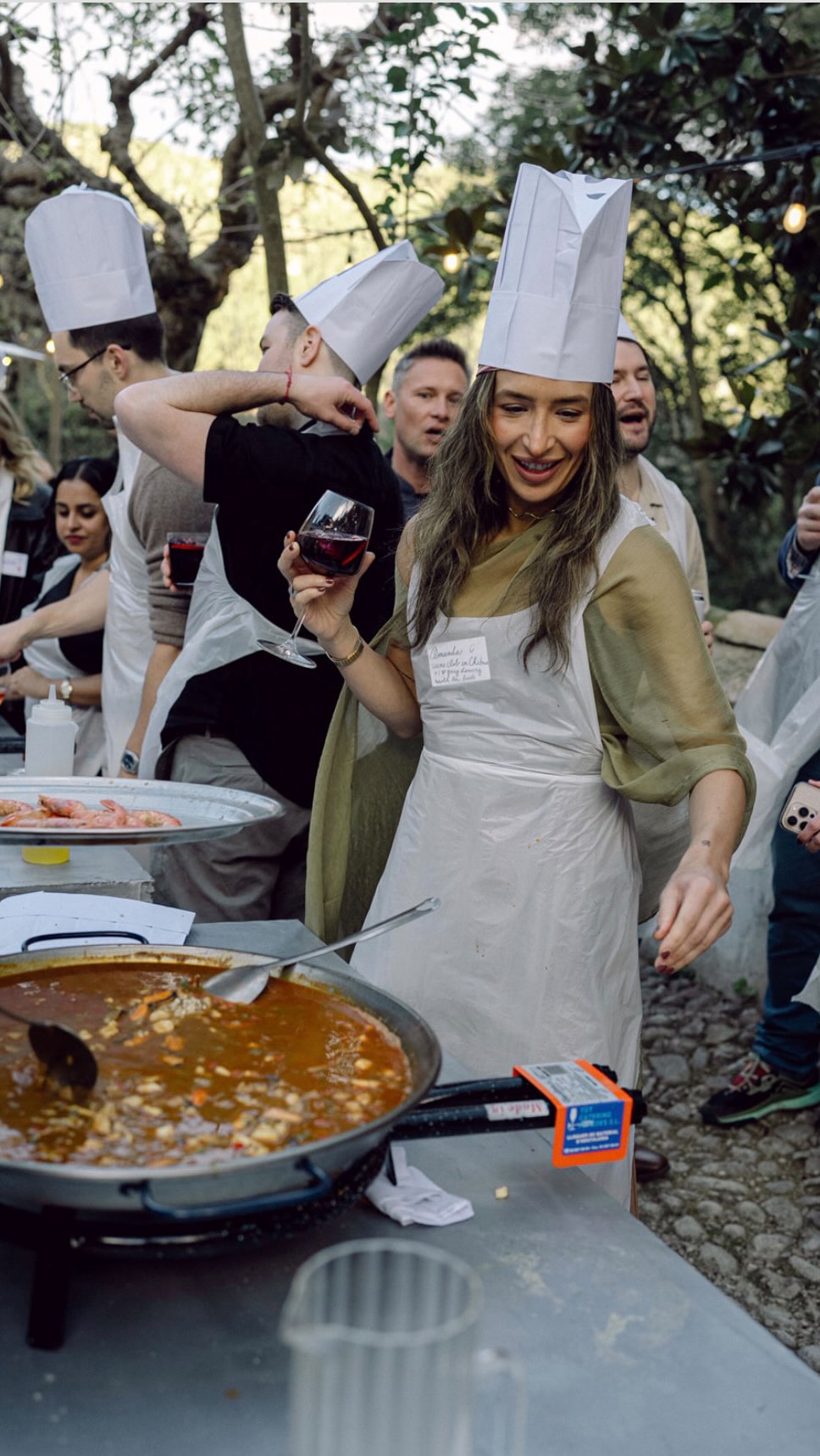 Season officially started!
Wedding season kick-off with a very special pre-wedding and a paella masterclass full of flavour, laughter and great vibes. 🥘✨
The perfect way to begin the wedding season: celebrating, sharing and creating unforgettable memories before the big day.
Let the wedding season begin! 💍
•
¡Arrancamos temporada!
Wedding season kick off con un pre-wedding muy especial y una paella masterclass llena de sabor, risas y buen ambiente. 🥘✨
Nada mejor que empezar la temporada celebrando, compartiendo y creando recuerdos inolvidables antes del gran día.
¡Que empiece la temporada de bodas! 💍
#cateringlife #sitgeswedding #villaalmanitawedding #destinationwedding #paellas