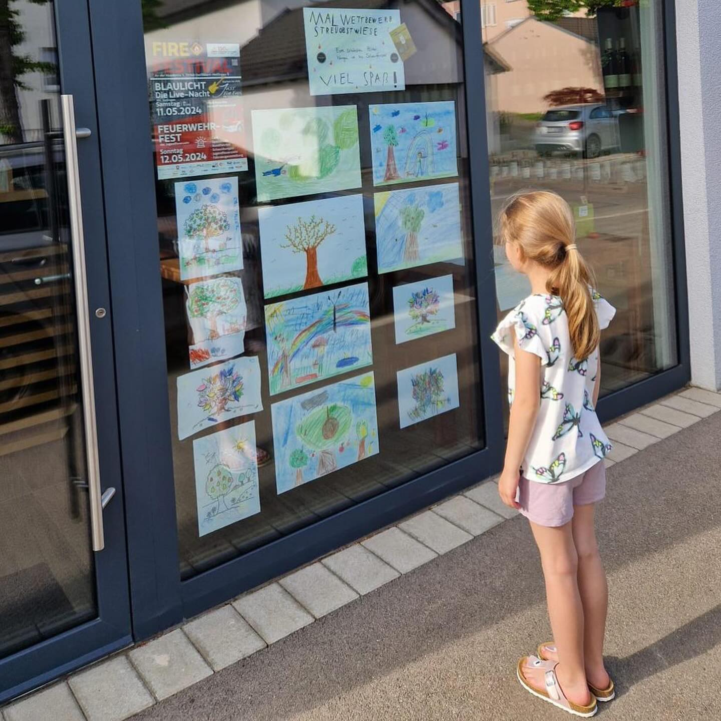 Malwettbewerb Streuobstwiese 🍎🍐🍒
Wir sagen ein 🧡-liches Dankeschön an alle kleinen und großen Künstler*innen, die am Samstag bei unserem Tag der Streuobstwiese auf so vielfältige und kreative Art und Weise ihr Bild zur Streuobstwiese gemalt haben.
Eine Auswahl der Bilder hängt jetzt in unserem Ladenschaufenster. Schaut gerne mal vorbei!
#tagderstreuobstwiese2024 #tagderstreuobstwiese #kreativ #malwettbewerb #edelbrennereiaichele