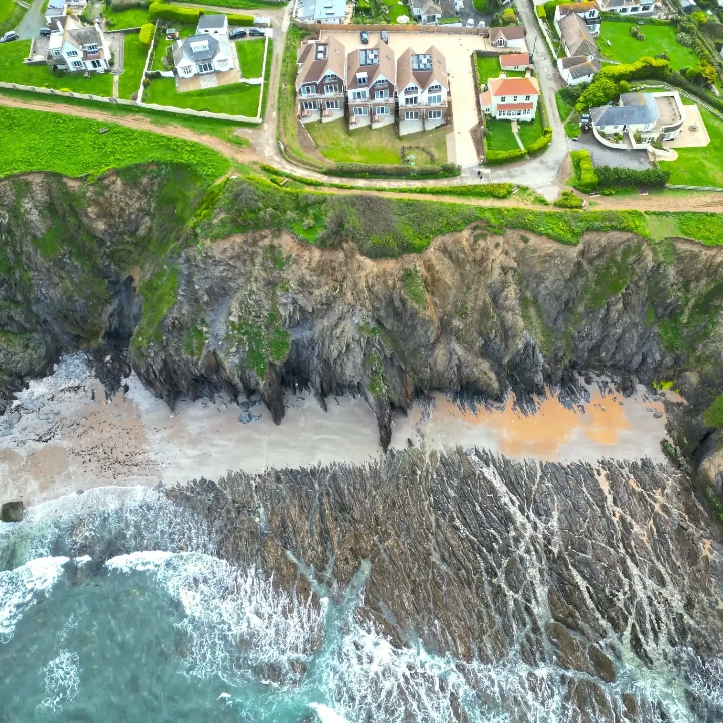 At the beautiful Hope Cove in Devon, we conducted a survey and couldn't resist snapping these wonderful pictures.
.
.
.
.
.
#HopeCove #ExploreDevon #Dronestagram #djimini3pro #AerialPhotography #DroneSurvey #Coastal #Cliff #SurveyLife
