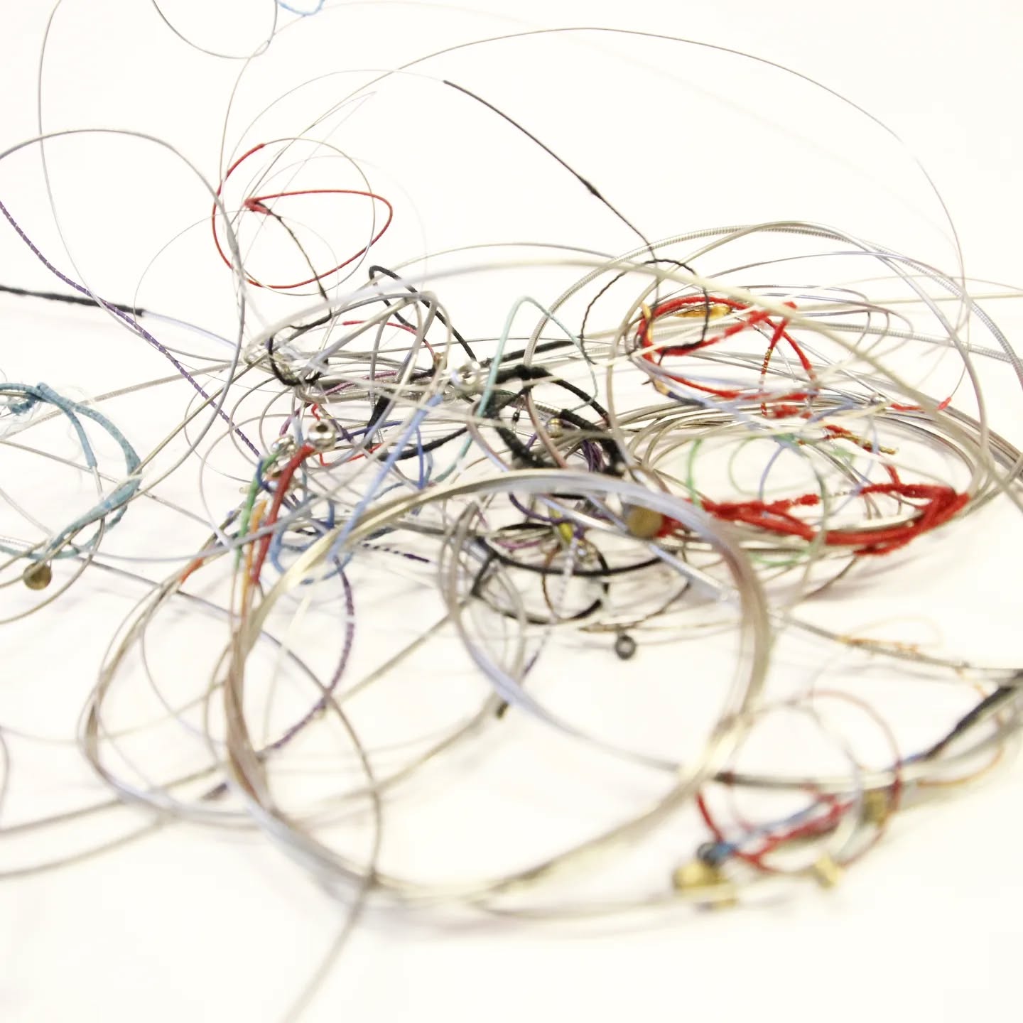 These look like regular metal wires, but are they?!
Collected from a local violin making unit, these are strings from old/discarded instruments.
Stretchy and strong-fun stuff to work with, isn't it?
We have more violin parts at our Material Bank so come check us out in Coehoornstraat 17!