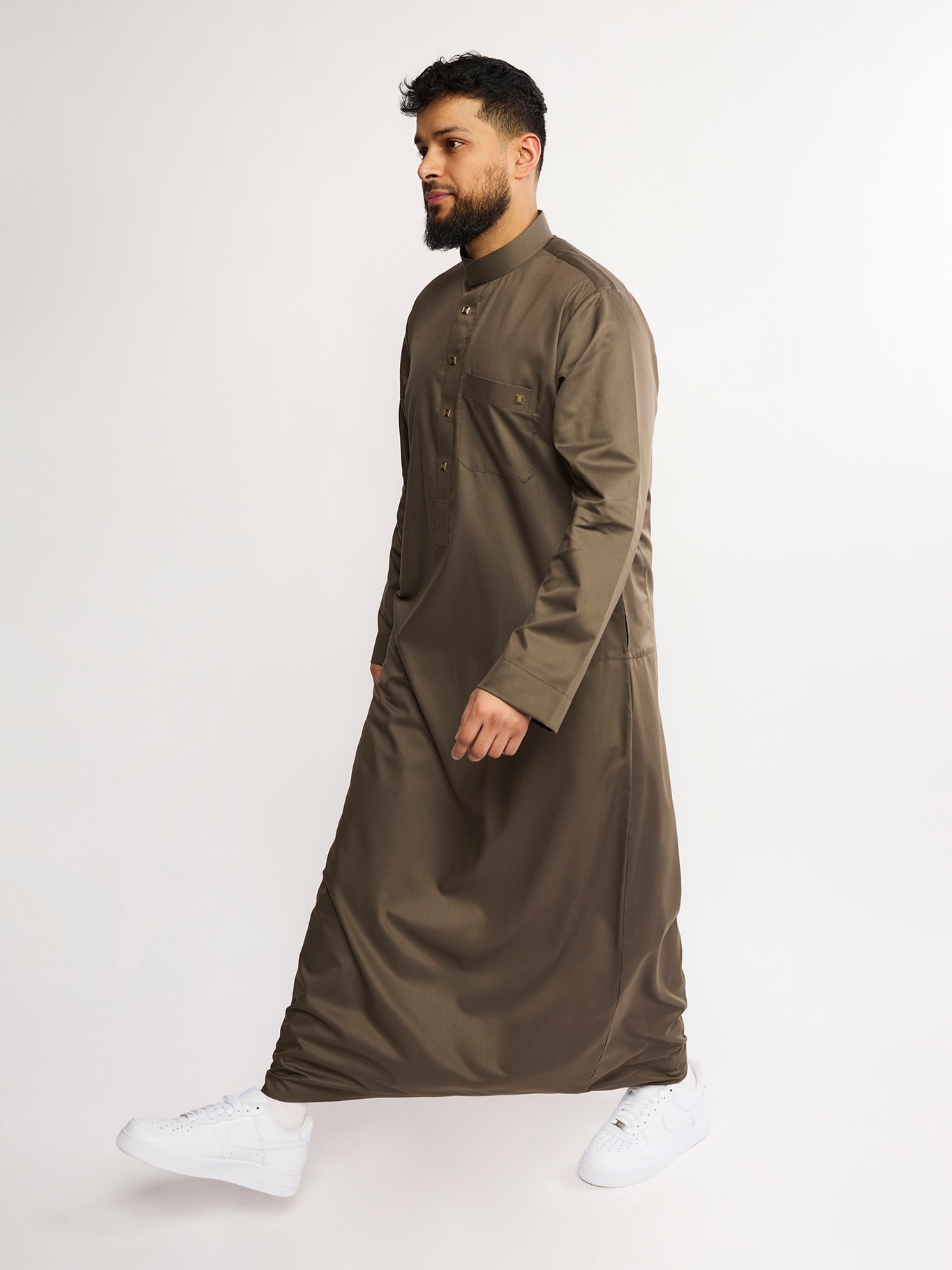 Had the pleasure of welcoming fashion brand @jlifestyleuk to the studio a couple of weeks ago, photographing a selection of their Mens and Boys Thobes and accessories for their website and product pages.
Stay tuned to see more from this fun day with this lovely brand.
Lighting by @essentialphotovideo & @pixapro
#islamicfashion #fashionphotography #ecomphotography #mensthobes #thobes
