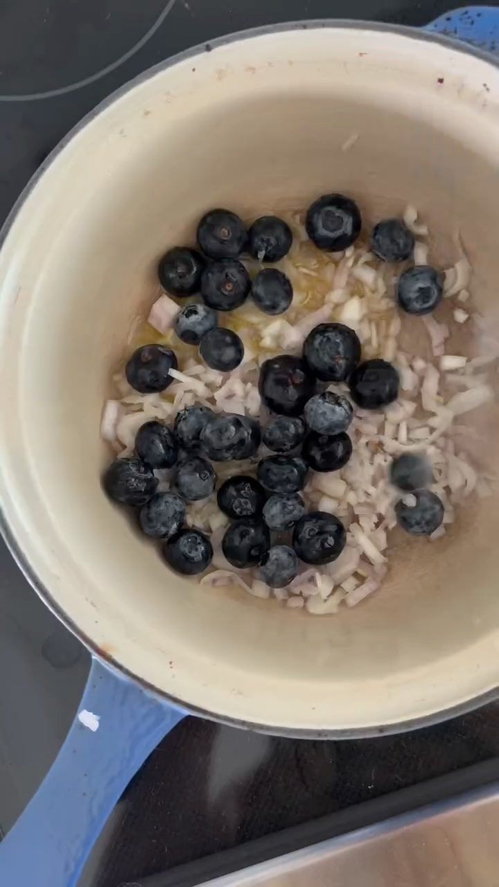 🫐 Risotto ai mertilli e crema di pecorino
🍴Blueberry Risotto & pecorino cream
#recipe #blueberries #risotto #vegetarian #lunch