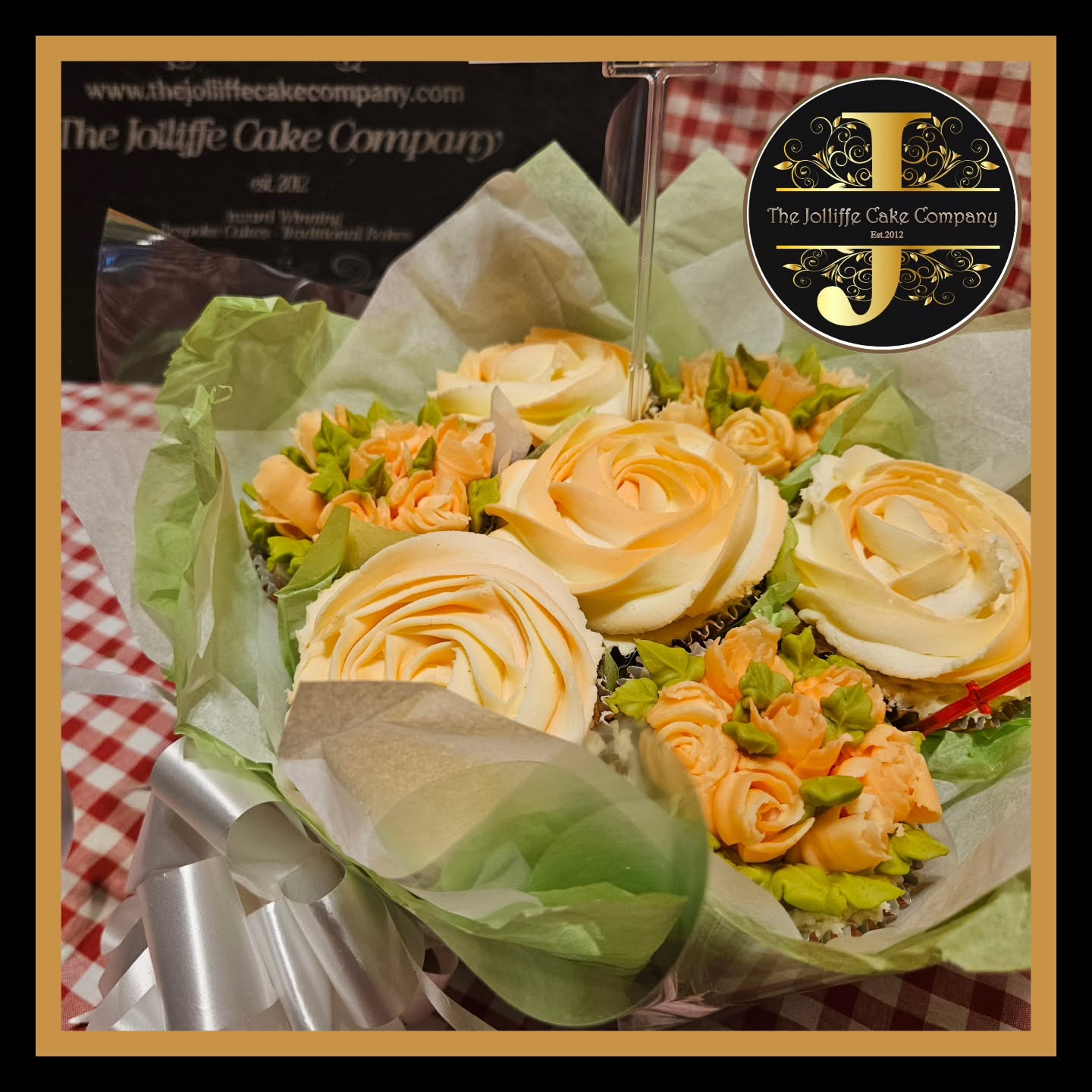 A 7 cup, vanilla cupcake ' Roses and Buds' bouquet, that I actually remembered to take pics of. Collected Saturday for Mother's Day on Sunday. Bouquets are always available to order for Collection, via our website. #cupcakebouquet #mothersdaycakes #motheringsundayuk #ukberkshire #thejolliffecakecompany