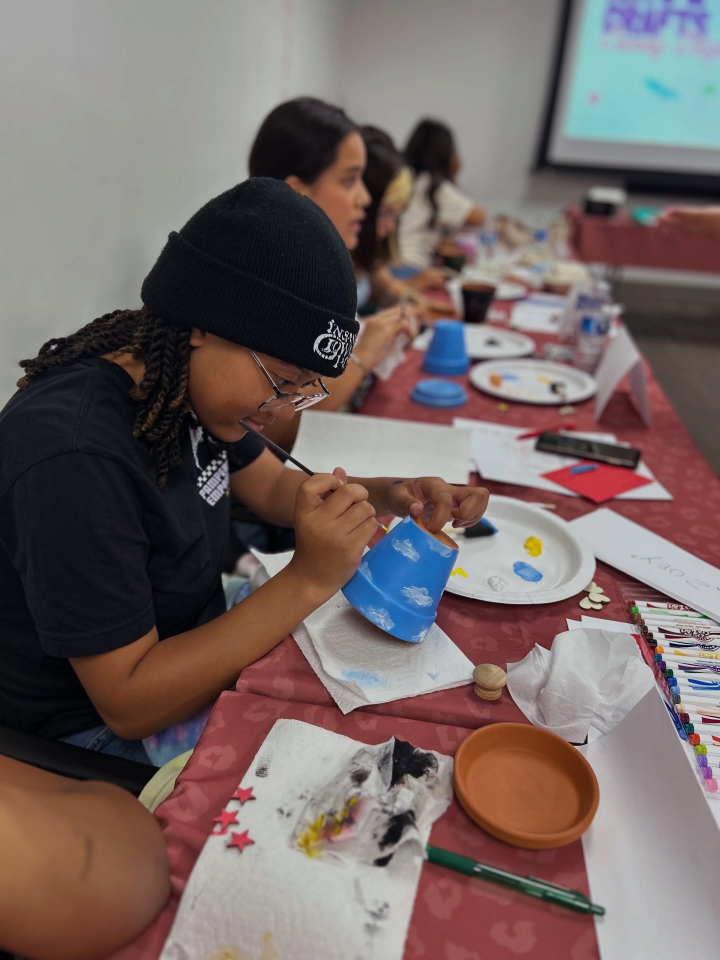HBZ Creative Lab Recap 🎨🫙✨
The Honey Bunz girls turned simple jars into their own creations during arts & crafts.
Originally meant to be candy dispensers, but they can be used for whatever the girls want them to be.
🩷💜💚🖤🤍
#HoneyBunz #HBZCreativeLab #GirlsWhoCreate #CreativeConfidence #GirlsEmpowerment
