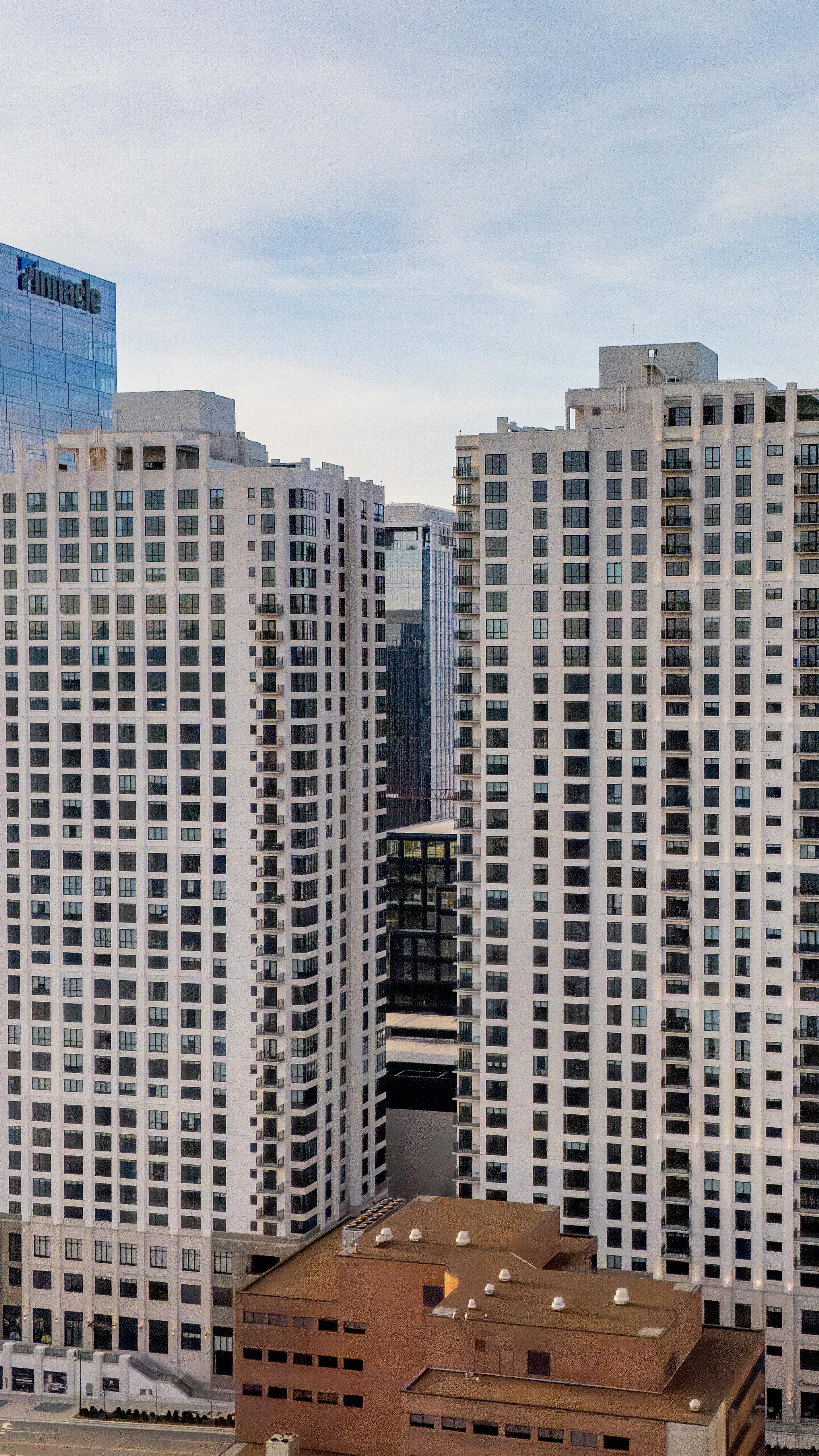 Pardon the pause but we’ve been busy launching dream clients like @emorynashvilleyards, bespoke residences for sale in @nashvilleyards that are right next to our equally stunning client, @everettnashvilleyards. The CJO team really thrives during these content blitzes, curating a mix of lifestyle, editorial and hyper local neighborhood footage…all custom tailored to the clients needs, wants, and wildest dreams. ☁️ #THECJOAGENCY
Stay tuned for more new client highlights…