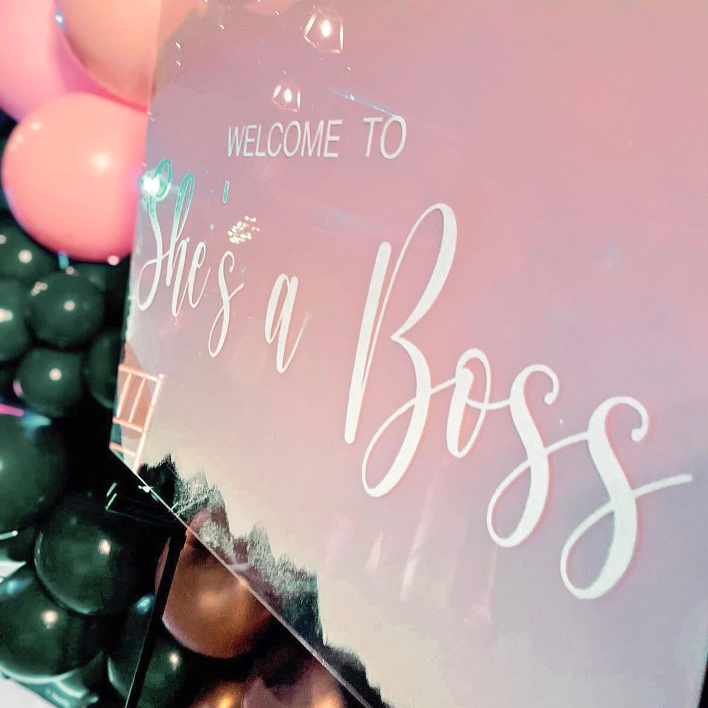 Hey entrepreneurs, let's be honest, sometimes the idea of marketing, promoting ourselves, and selling can all be a challenge!!
And … entrepreneurship can sometimes feel a little lonely!
We’ve teamed up to create “She’s a Boss,” a series of networking events for women looking to learn, grow and create connections with other like-minded individuals in business.
Join us on Feb 24 at 6:45 PM as speaker Tracey Jazmin leads you through marketing strategies with an easy-to-implement 7 step process, how to promote yourself in a way that doesn't feel like a sales pitch and how to turn your ideal audience into new clients/customers.
The price of your ticket includes:
1. A copy of Captivated + Captioned the Tracey Jazmin Guide to Better Instagram Captions" (VALUED at $222)
Swipe for details and click the link in my bio for tickets!