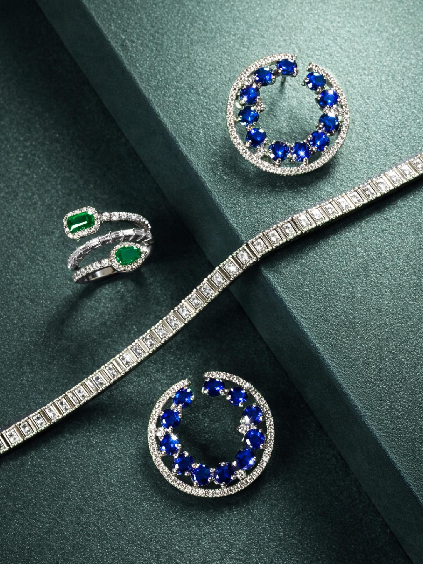Emerald and diamond dress ring, a princess and baguette-cut diamond bracelet, and sapphire and diamond earrings a composition of colour, brilliance, and timeless craftsmanship.
Discover more at Vienna Jewellers.
📞 012 460 7231
📧 mmf@alexa.co.za
🌐 www.viennajewellers.com
#ViennaJewellers #EmeraldAndDiamond #FineJewellery #LuxuryDefined #StatementJewellery