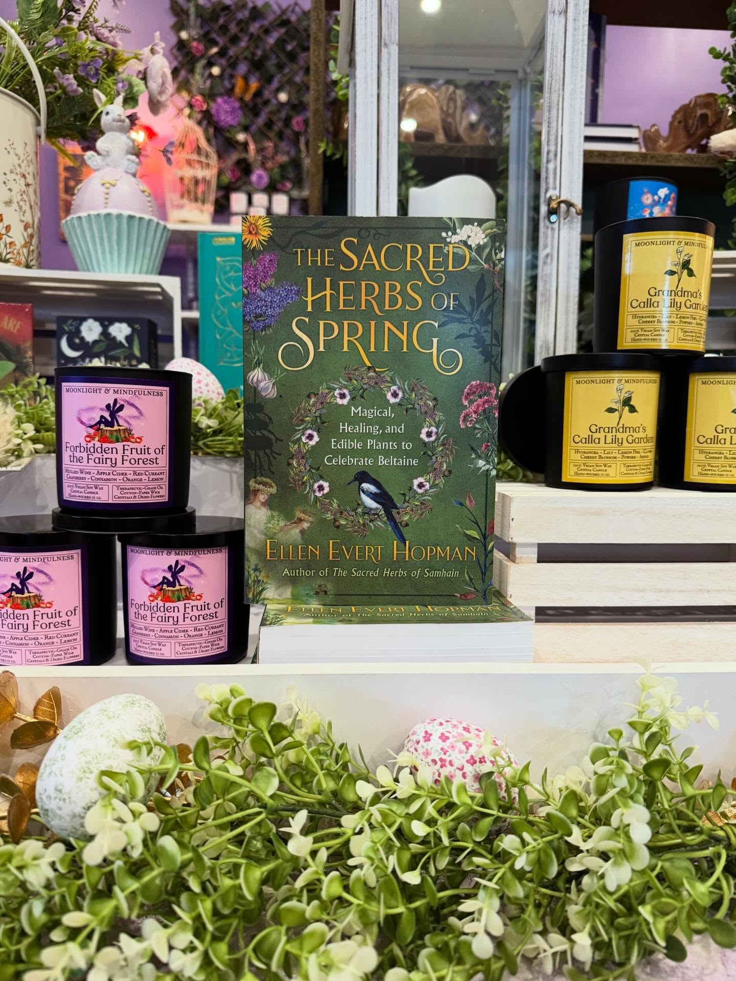 💚 Get ready for Spring with all the essentials in our shop! 🌱 Come see us today in our Dracut location from 12-6pm and/or tomorrow at our Lowell location in the @hivepublicmarket from 11-2pm. 💚
#springwitch #springequinox #ostara #ostarablessings #ostaraaltar