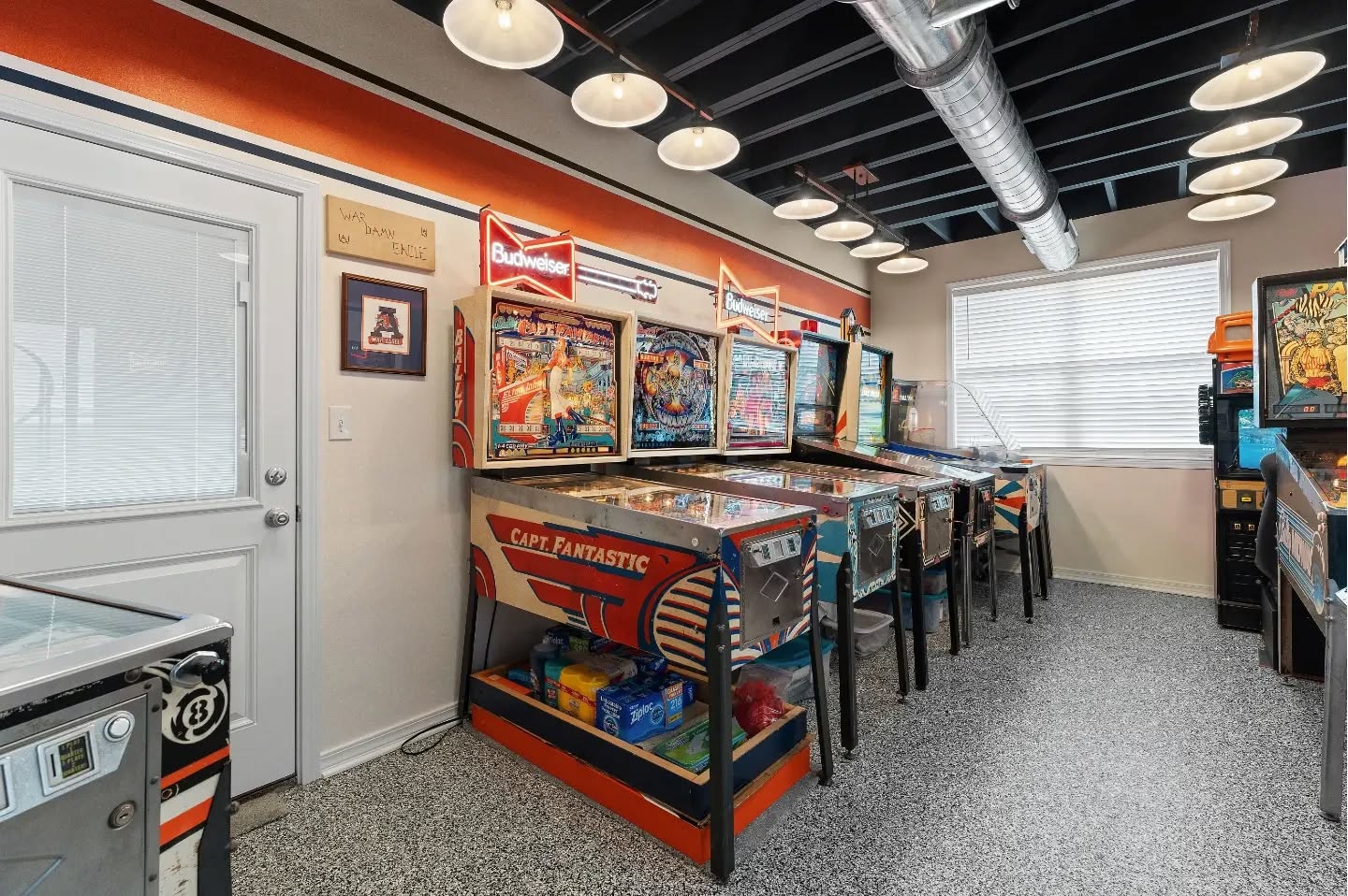 Would you ever get any work done if you lived here?
#gameroommakeover #gameroom #arcademachine #arcaderoom #arcadecollector #wareagle #auburnuniversity #auburntigers