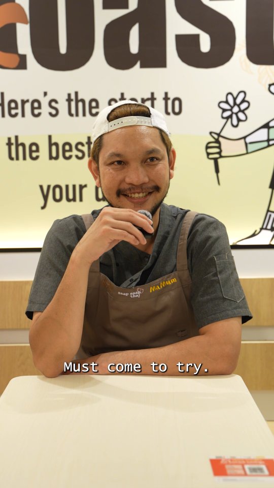 What makes a real pad thai? ๐
Sweet, salty, spicy โ all in balance.
Peanuts for that crunch,
Soft noodles, silky egg bringing it all together.
For Chef Ake, every bite feels like home โ
Reminds him of his childhood in Thailand ๐น๐ญ
10 years in Singapore, still cooking from the heart.
Confirm good. Come try ๐
#paadpaadthai #thaifood #padthai #sgfood #sgfoodie