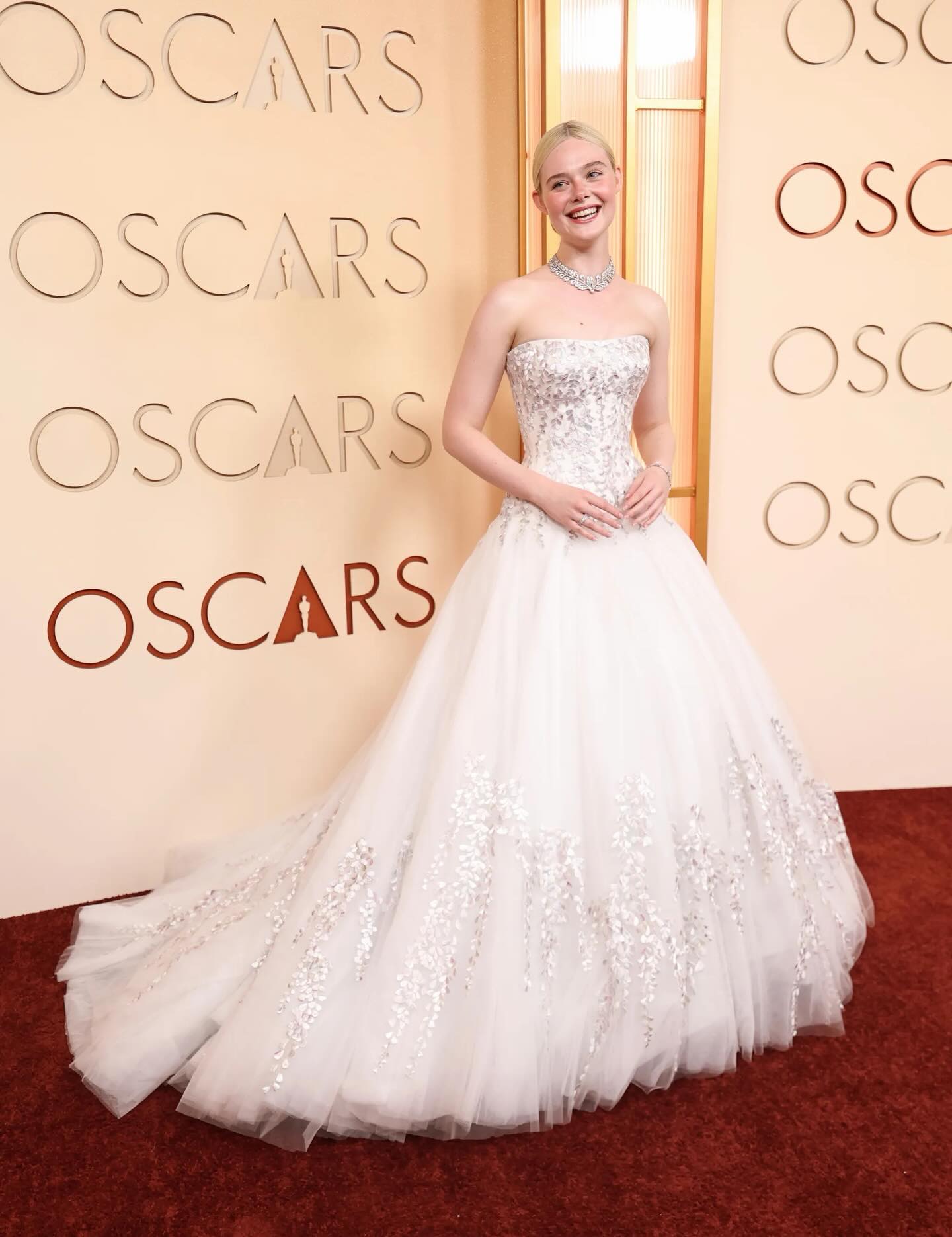 We love it when wedding whites make it to the red carpet 🤍
And of course we had to include @katehudson in something blue 🩵
