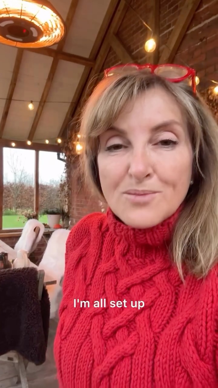 Christmas wreath workshop weekend at Gate House Florals H.Q. continues. Here’s a little behind the scenes peek - sadly not any shots of the homemade mince pies and Christmas star biscuits as they disappeared like magic 😂 Finished wreaths have stems of my dried flowers as well as a stunning range of evergreen foliage all gathered from local Shropshire woodland (with permission) All of this year’s workshops sold out - so do subscribe to my newsletter via my website Gate House Florals, as you’ll get the dates of next years spring, summer and Christmas workshops first.