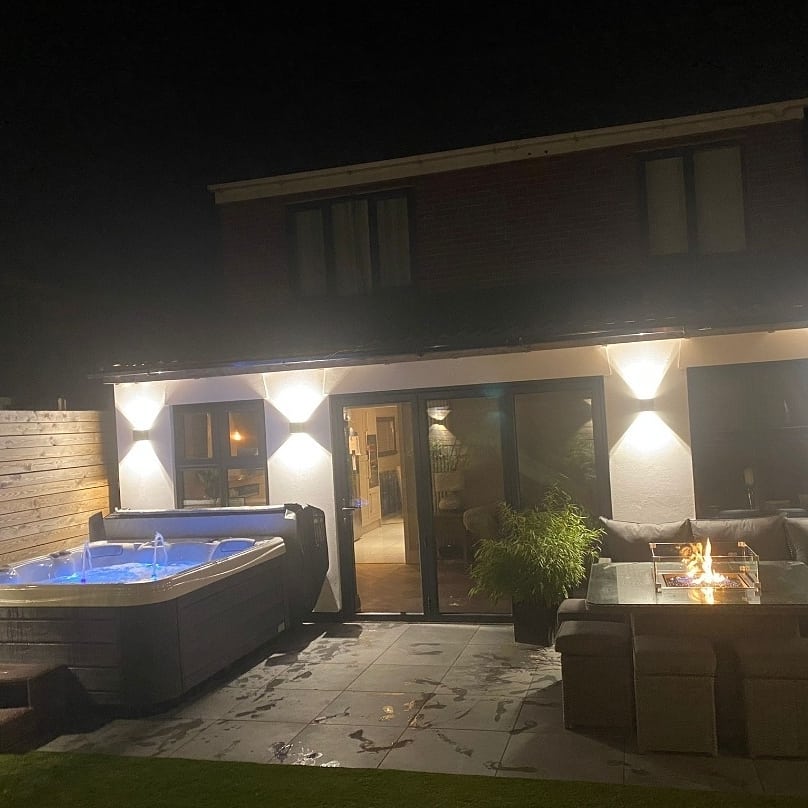 Hot tub install yesterday.
#hottub #happycustomer #garden #hottubsessex #relax #familybusiness