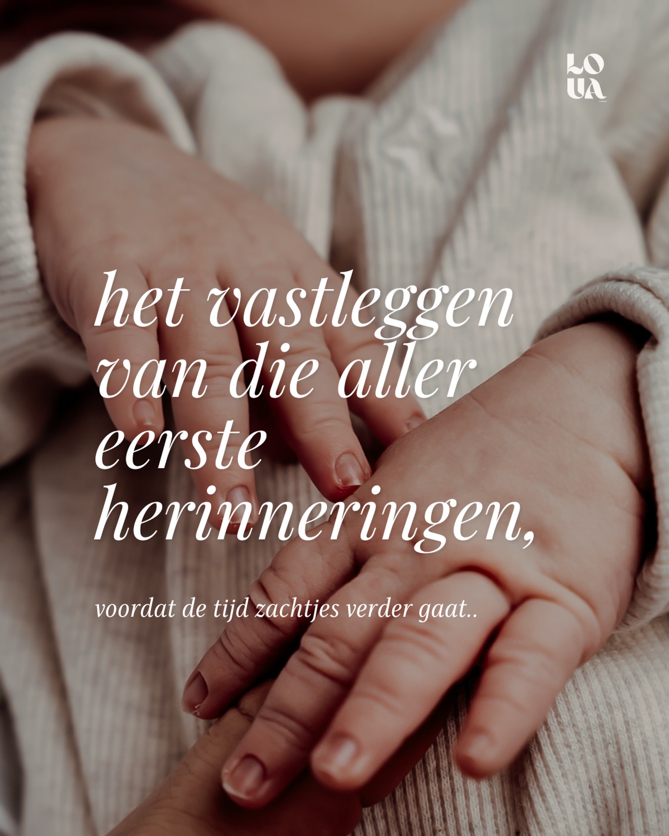 De kleine handjes, zachte huid, nieuw leven.. 🤍 Ben je zwanger en twijfel je over een newbornshoot? Wacht dan niet te lang.. want die eerste weekjes vliegen voorbij. 🕊️ gun jezelf die herinneringen voor altijd, die ik maar al te graag voor jullie vastleg.
Wil je graag een Newbornshoot boeken of meer informatie? Stuur dan gerust een berichtje of neem een kijkje op m’n website.