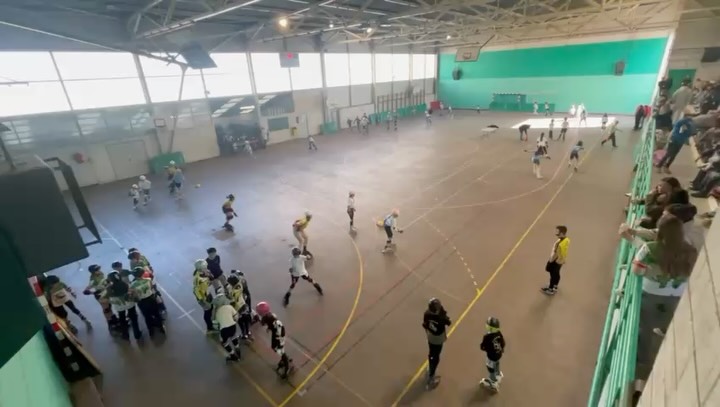 🛼 Le Challenge Interclubs de l’Oise étape Compiègnoise a commencé ! 🔥
Les patineurs des différents clubs sont déjà lancés sur la piste et donnent le meilleur d’eux-mêmes dans une ambiance sportive et conviviale ! 💪
📍 Lieu : Gymnase de Royalieu
👥 N’hésitez pas à venir encourager les participants tout au long de la matinée !
#Roller #ChallengeInterclubs #Oise #Compiègne #RollerSport