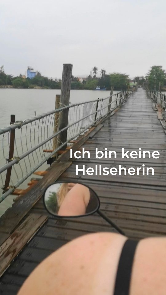 Die Leute sagten mir, ich gehe den falschen Weg. Dabei hatten sie nur niemals verstanden, daß ich begann meinen eigenen Weg zu gehen.
Merk dir eins..... Du musst nur 2 Menschen in deinem Leben Stolz machen....
Das sind nicht die Eltern, nicht dein Partner/in, nicht Geschwister und nicht dein Umfeld.
Sondern, die 8Jährige Version von dir, die auf dich aufblickt und die 80 Jährige Version von dir, die zurückblickt.
Tu nichts, um anderen zu gefallen.
Sei du selbst, geh deinen eigenen Weg!
Folge mir 👉 @chrissiontheroad
für echte Realität unterwegs, Reisetipps & Reiseinspiration.
#travel #reisen #vietnam #reisenumdiewelt #weltreise