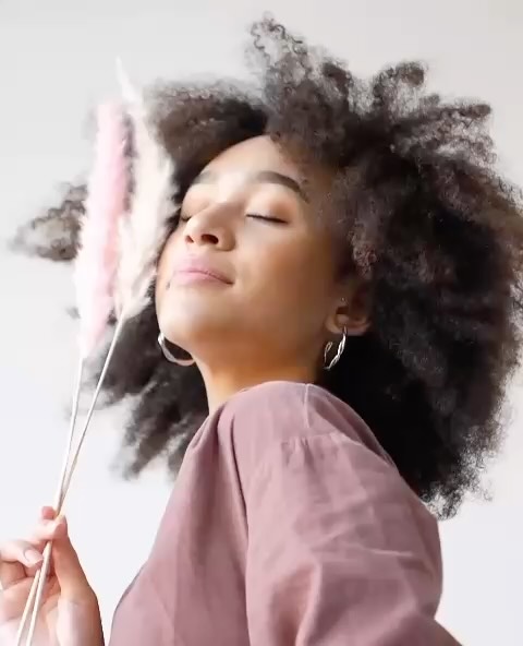 Ein Geschenk für dein Haar. ✨
Das Glow & Repair Ritual, das sofort verwandelt, stärkt und zum Strahlen bringt.
Ein Hauch Luxus, für den dein Haar dir danken wird.
A gift for your hair. ✨
The Glow & Repair Ritual that transforms, strengthens, and adds shine - instantly.
A little luxury your hair will thank you for.
Un regalo para tu cabello. ✨
El ritual Glow & Repair que transforma, fortalece y aporta brillo al instante.“
Un pequeño lujo que tu cabello agradecerá.
#kuztoyourhair💋
#hairtransformation #healthyhairgoals #salonresults