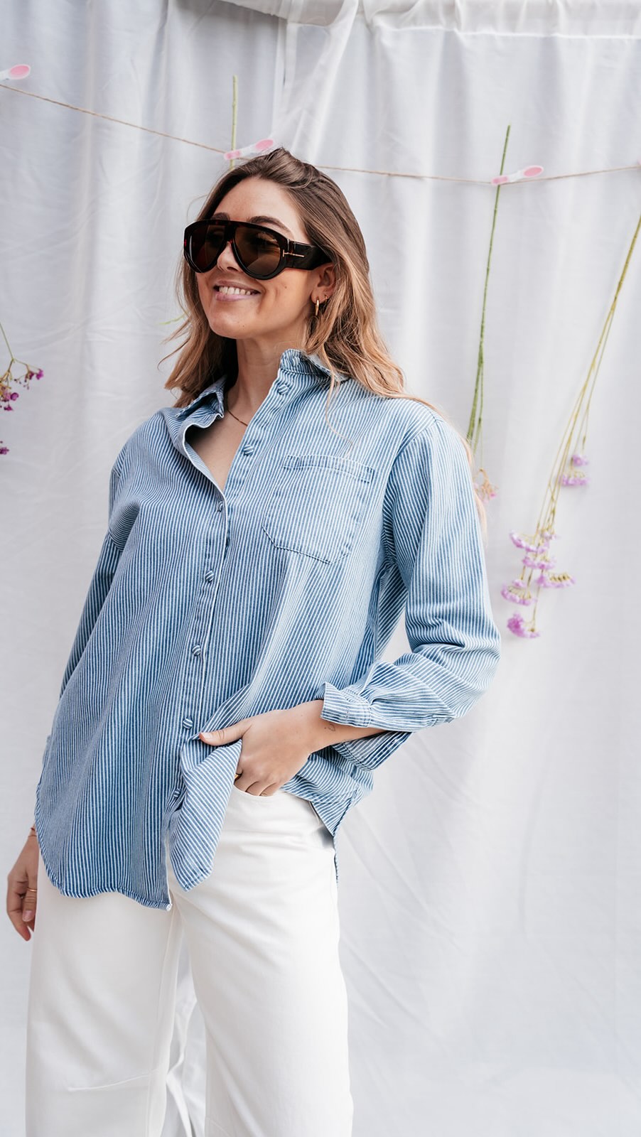 Outfit of the day 🩷
Joya hemd X Brandy jeans
Shop deze volledige outfit online of in de winkel 👀
www.juliabybb.com
#juliabybb #juliareel #ootd #webshop #newcollection