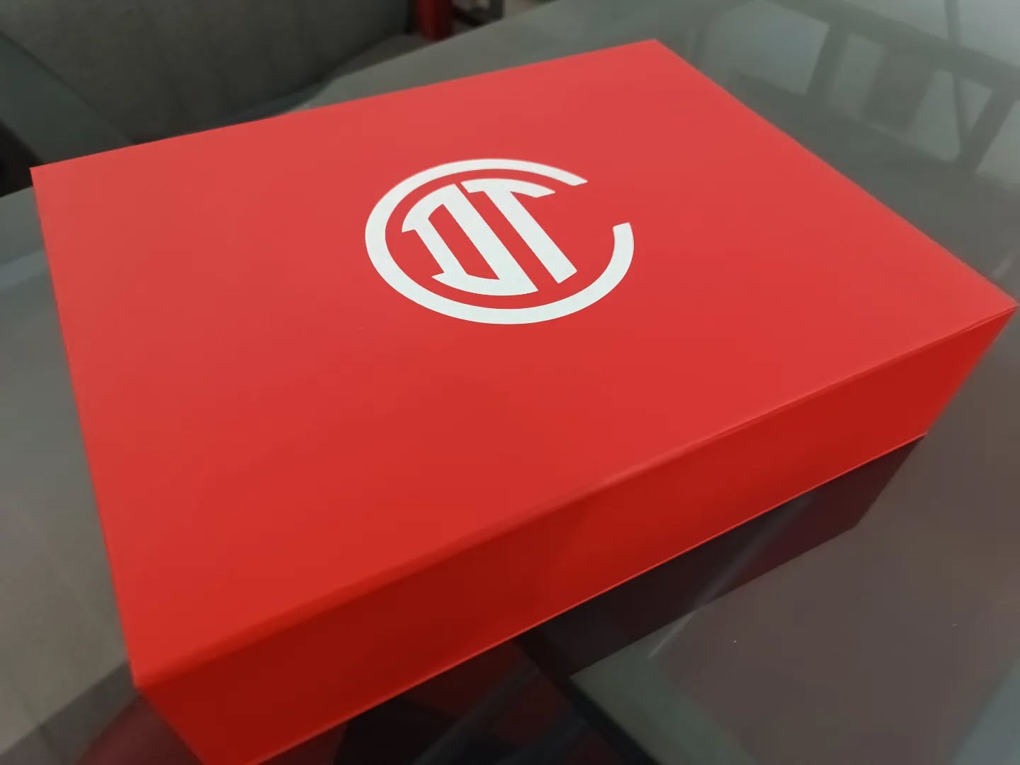 Cajas con cierre magnético y serigrafía
#marketing #identidadcorporativa #imprenta #diablosrojostoluca