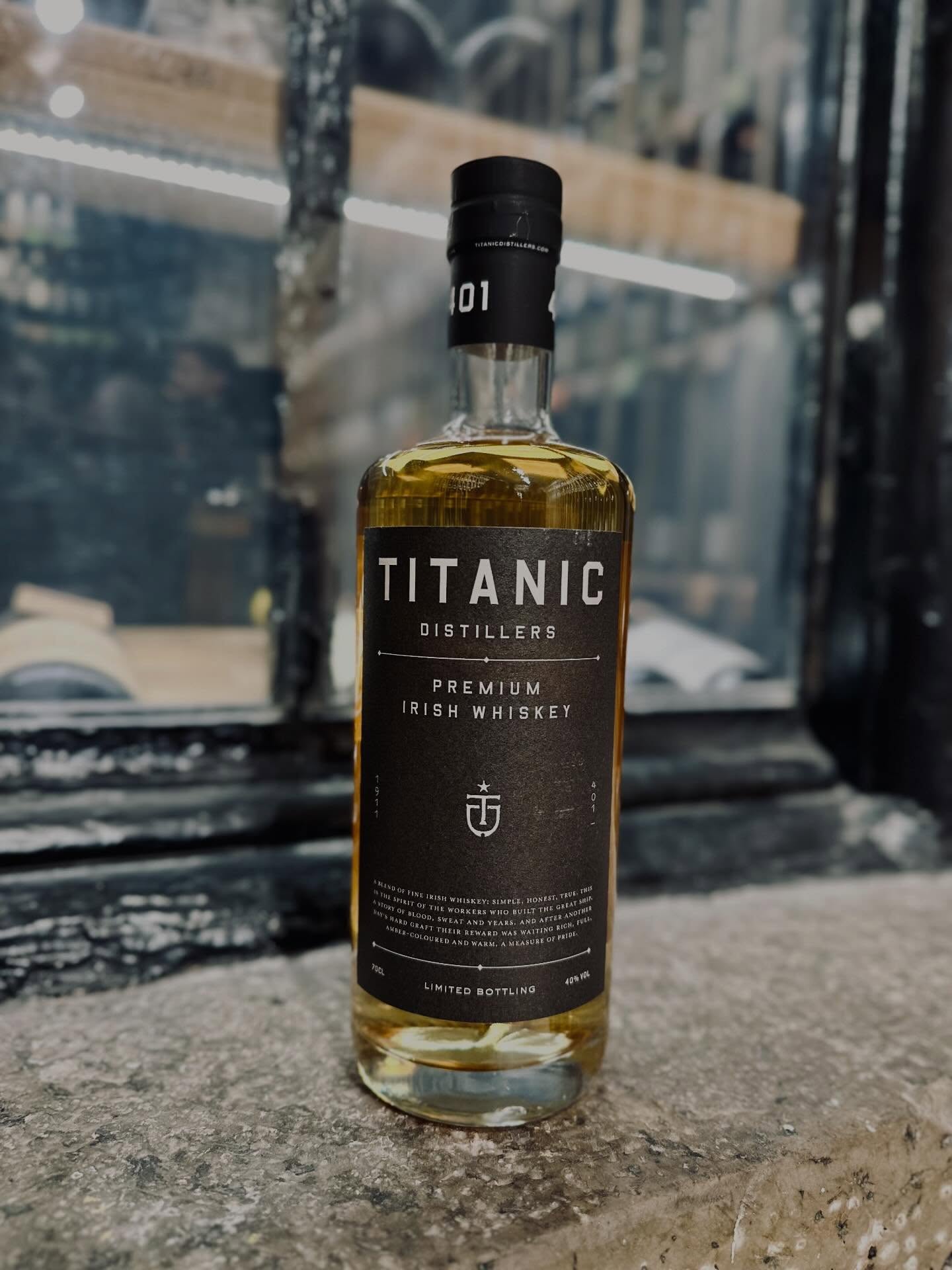 🍀 Saint-Patrick oblige
Cap sur l’Irlande avec le Titanic Irish Whiskey, inspiré de Belfast, ville où est né le célèbre paquebot.
Un style net et accessible, parfaitement équilibré entre douceur et caractère — un whisky droit, précis, sans artifices.
Disponible dans nos caves de Lille, Lens et Valenciennes.
Sláinte. 🥃
#lesvinsgourmands