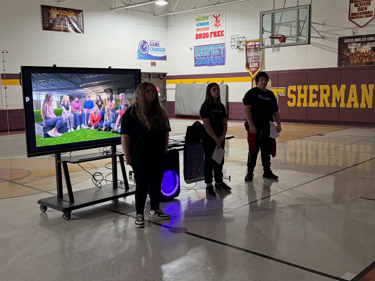 GameChanger Peer Leaders at Sherman Jr. High stepped in to help with Mental Health Day at their school. Peer Leaders along with their coach Duncan Breeden presented the One Pill Can Kill video and lead participants in a discussion style Q&A session using the educator toolkit and lesson plans.
