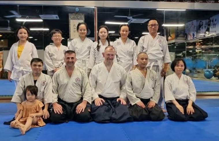 🥋 And so we conclude another seminar with sensei Krzysiek Szoch Sensei from Poland 👊
Thank you Sensei for coming to visit us and delivering an interesting class as always!
Thank you all for coming and see you next time! 🥋⛩
BUSETSUKAN DOJO
AIKIDO IAIDO JODO
Mondays 20-21.30
Tuesday 20-21.30
Fridays 20-21.30
Saturdays 18-19.30
#aikido #budo #bushido #osensei #ueshibamorihei #hanoi #japanesemartialarts #martialarts #vietnam