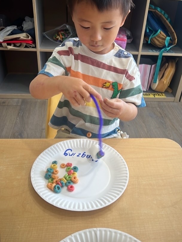 🍽️ Little Hands, Big Learning 💡
What looks like a simple activity is actually building powerful foundations 👇
Our preschoolers are:
✨ Strengthening fine motor skills
✨ Building focus and attention
✨ Learning early math through patterns
✨ Growing independence and confidence
At this age, play IS learning. Every small moment matters.
💬 “Train up a child in the way he should go…” – Proverbs 22:6
At Learning Lab Preschool, we create hands-on experiences where children don’t just learn—they discover, create, and grow.
💡 Try this at home: String cereal or beads together for a fun, brain-building activity!
⸻
#LearningLabPreschool #IrvinePreschool #OrangeCountyPreschool #EarlyChildhoodEducation #PlayBasedLearning PreschoolActivities FineMotorSkills HandsOnLearning FaithBasedEducation ChristianPreschool PreschoolLife MomLifeOC ToddlerActivities RaisingLittleLearners ChildDevelopment PreschoolFun