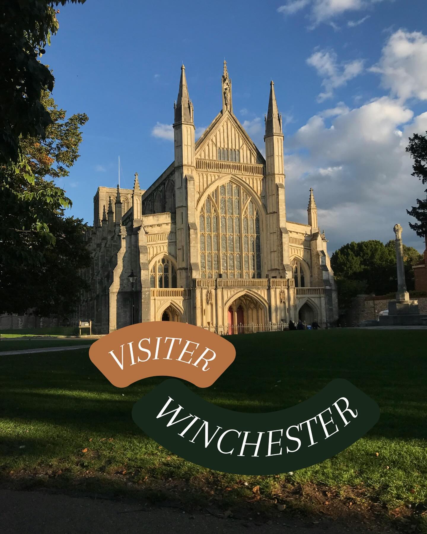 À seulement 1h de Londres visite la ville de Winchester. En plus de te balader dans la ville tu peux visiter la cathédrale de Winchester et les great hall avec la table ronde du roi Arthur !
Comment t’y rendre ? En train depuis London Waterloo (1h de trajet)
As tu déjà visité cette ville ? Ça t’a donné envie d’y aller ?
•
•
•
•
#winchester #winchesteruk #greathall #tableronde #roiarthur #london #londonwaterloo #cathedral #winchestercathedral #uk #visituk #travel #voyage #royaumeuni #lovelocklondon