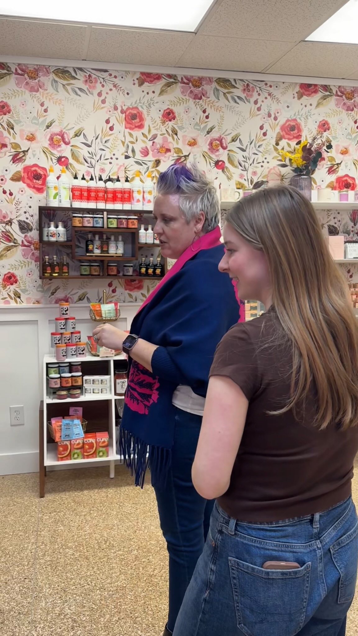 PART 2 with Dr. Amelia Reigstad of @thewomencollective_wbl 💜💁🏼♀️✨
Stay tuned for part 3 this Friday to find out who inspires her, what book she recommends every woman, & more!
#exploremn #visitmn #whitebearlake #womensupportingwomen #womeninbusiness