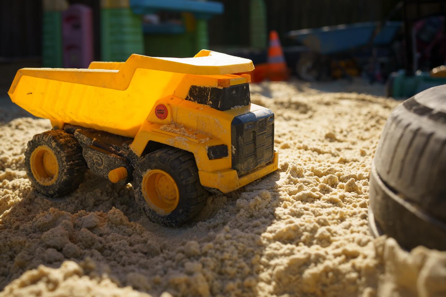 Suns out and we now have a sandpit 😍🚜