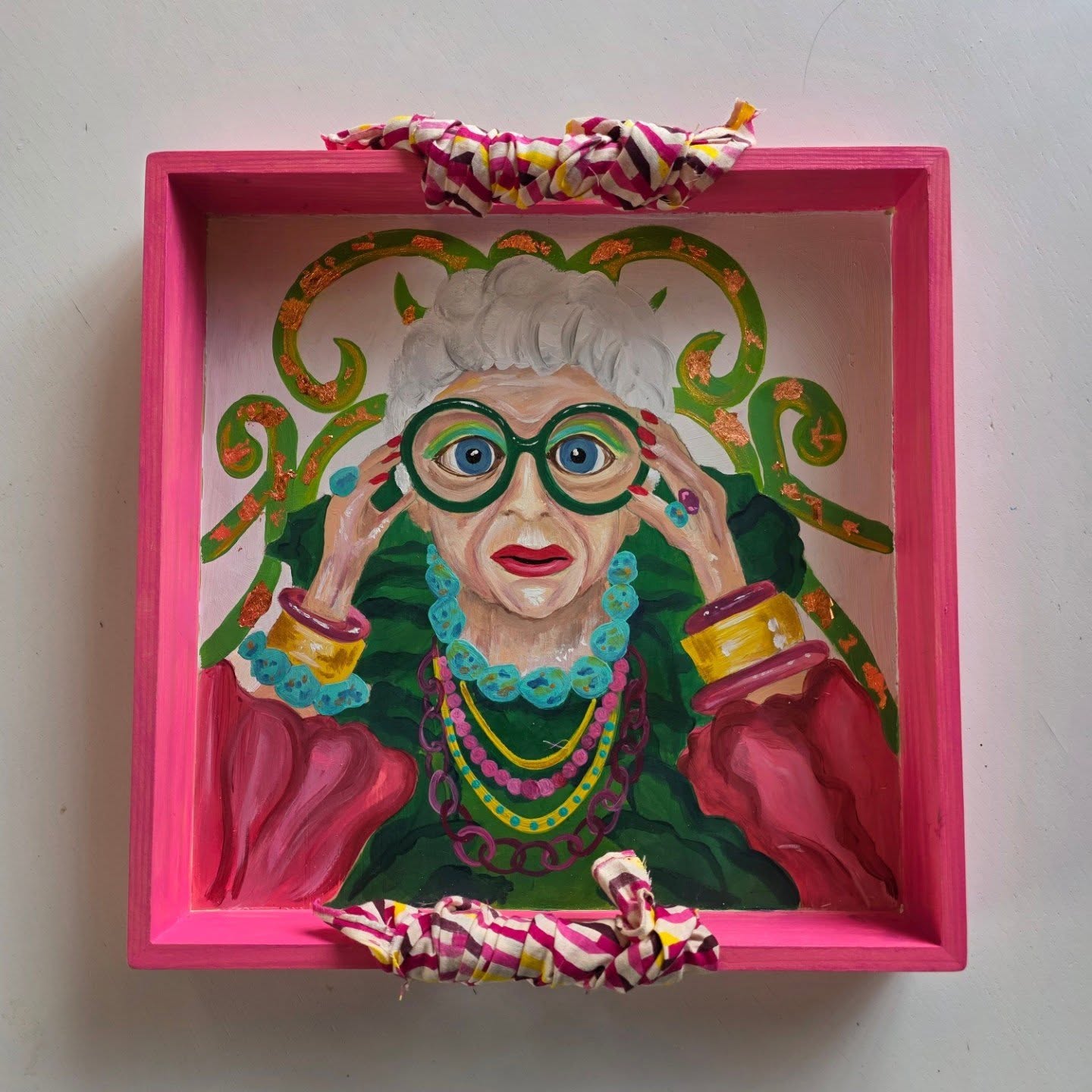 Here lately we've been trying to channel our @iris.apfel She was such an outspoken icon who's style just has to make you smile!!!
This is a tea tray that is on our spring menu. What will you paint? Do you have your own #irisapfel who inspires you??????
#springcrafts #thingstodoincharlottesville #DIY #painting