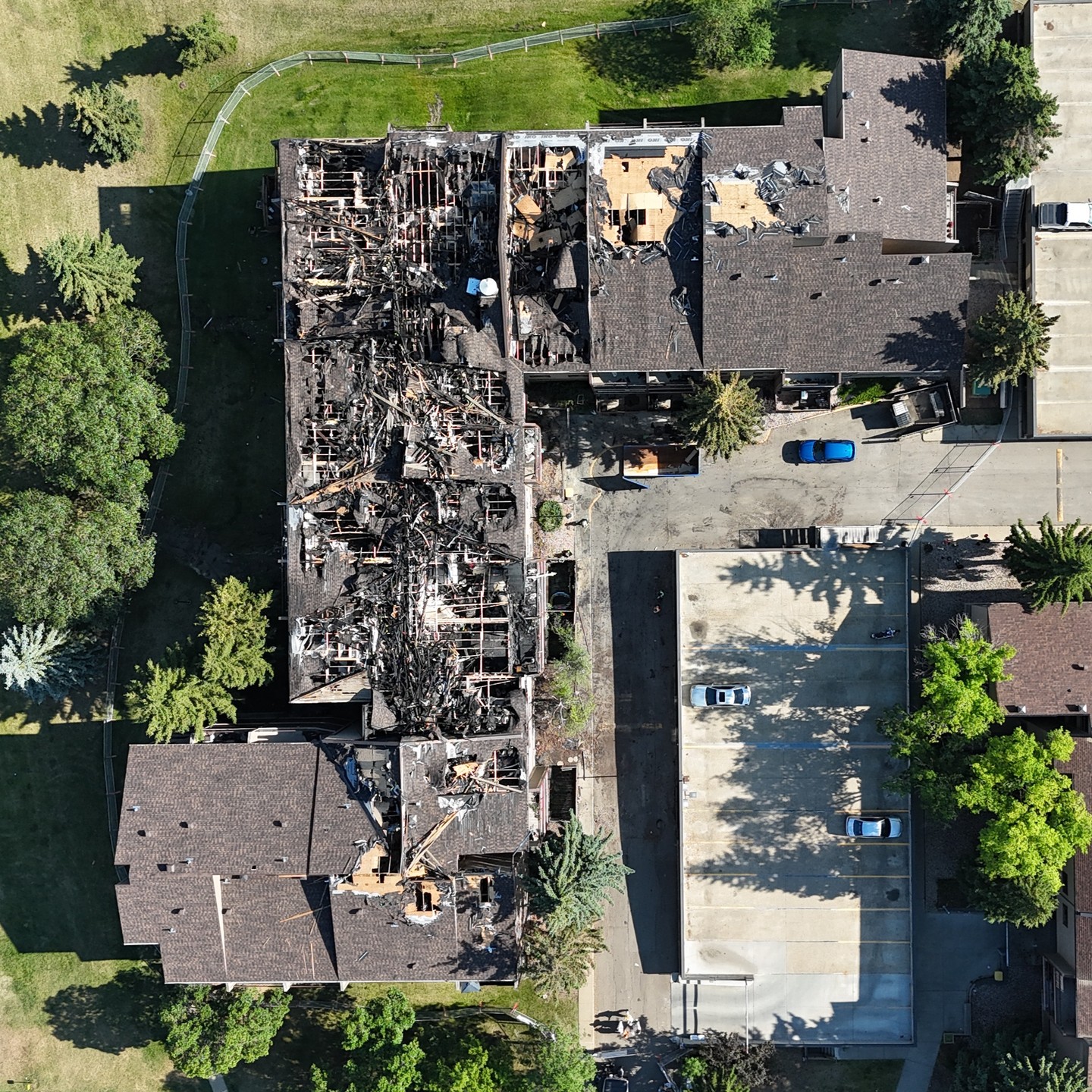 WBE was afforded the opportunity to review a multifamily residential structure after a fire that occurred in #Edmonton . It is always disheartening to see the impact that results to the families, residents and their loved ones through such a tragedy. We are wishing the property and its residents an expeditious and successful restoration.
.
.
.
#yeg #Restoration #fire #Damage #drone #DJI #roof #Repairs #yegconstruction #firedamage #Rebuild #Restore #shingles #yegfire #yegroofing #truss