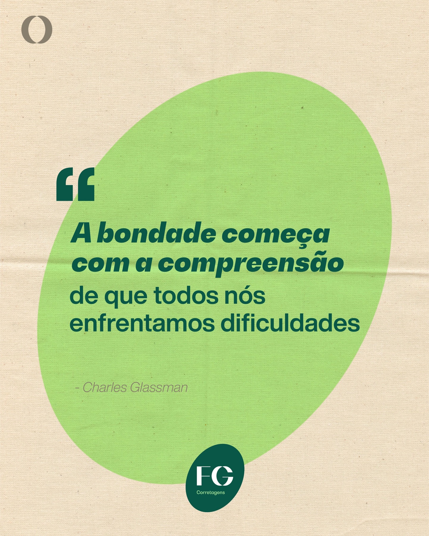 Num ambiente corporativo, a palavra “bondade” muitas vezes soa estranha. Parece algo fora de contexto, como se falar de sentimentos no trabalho fosse sinônimo de ingenuidade ou perda de foco. Mas a verdade é que a bondade, quando mal compreendida, vira apenas um verniz superficial. E verniz não sustenta uma equipa.
Trata-se, sim, de reconhecer uma realidade básica: a compreensão que todos temos dificuldades.
Numa gestão empresarial, é fundamental o apoio entre os funcionários para este entendimento. Porque quando a equipe compreende que vulnerabilidade não é fraqueza, cria-se um ambiente onde as pessoas se sentem seguras para pedir ajuda, para partilhar dificuldades e para oferecer suporte genuíno. E este apoio não é caridade: é estratégia.
Por isso, cultivar um ambiente onde a bondade é compreendida como algo prático e necessário não é apenas uma questão de “clima organizacional” — é uma questão de sustentabilidade. Hoje quem ajuda, amanhã pode precisar de ser ajudado. E quem nunca precisou?