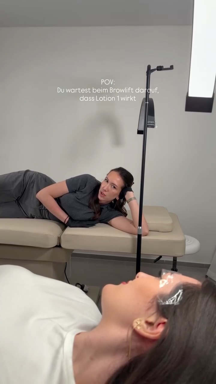 In der Zeit bis Lotion 1 einwirkt entstehen immer die besten Gespräche… 👀🫧
Wer kennt‘s?
#BrowsOnFleek
#HappyBrowsHappMe #Hairstrokesmünchen #powderbrows #powderbrowsmünchen ombrebrows ombrebrowsmünchen permanentmakeup permanentmakeupmünchen
browlift
lashliftmünchen phibrowsmünchen browliftmünchen münchen
munichnails nägelmünchen cosmetics
cosmeticmünchen