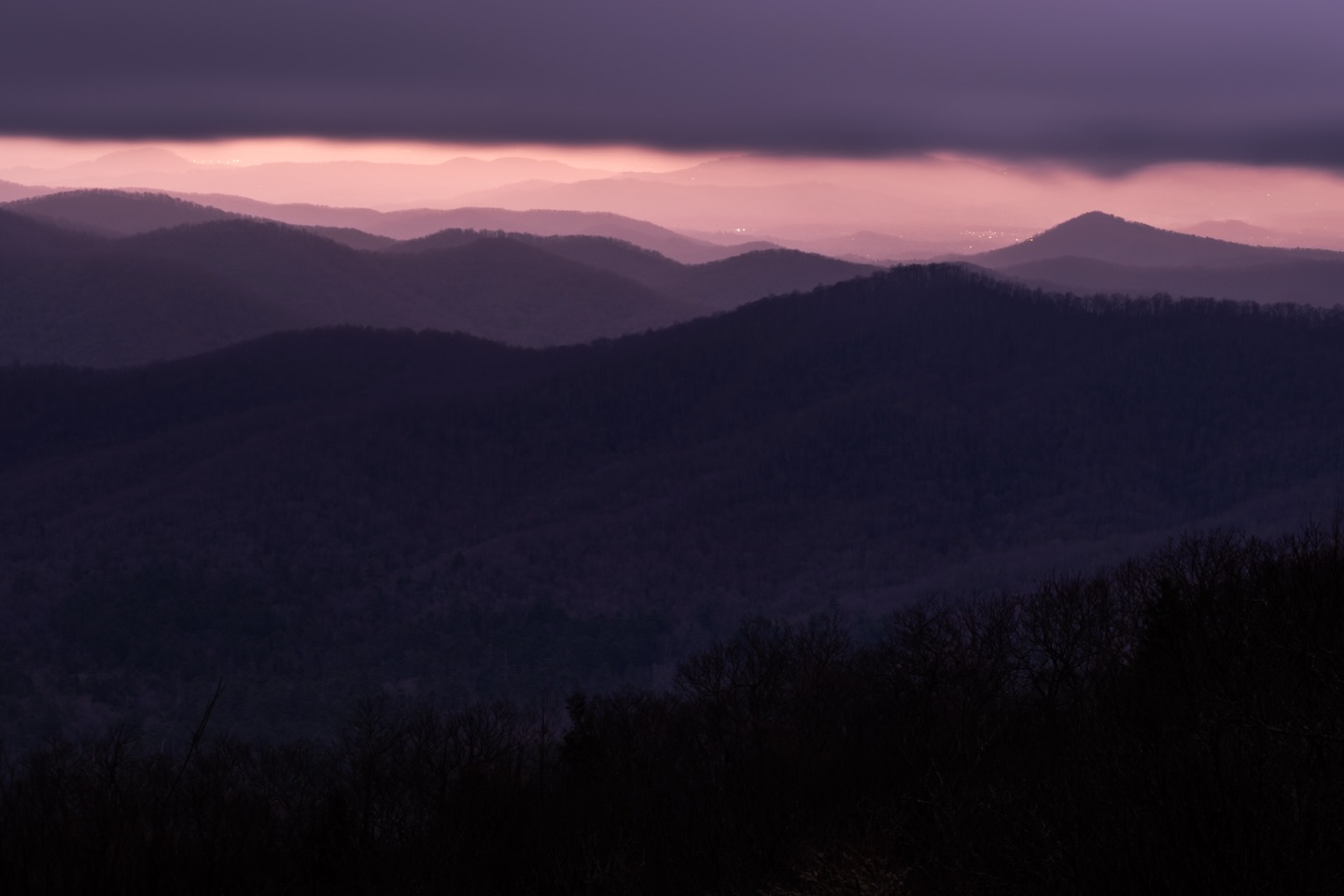 I love that purple tone you get at sunrise and sunset. It lasts about two minutes in the right conditions here in the Blue Ridge Mountains. Photo taken along the Blue Ridge Parkway.
Camera: FujiFilm XT-5
Lens: FujiFilm 50-150 f2.8
Tripod: 3 Legged Thing
No filter
#fujifilmx_us #photography #sunrise #landscapephotography #blueridgeparkway