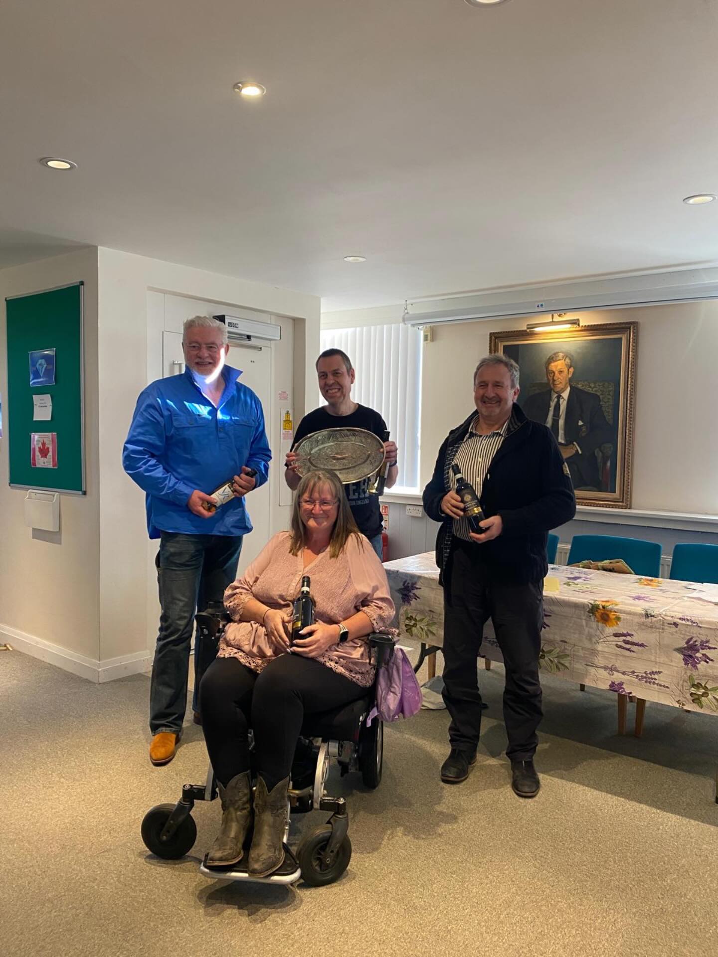 🥌🥌🥌🥌
A great finish to the curling season with a full house for the end of season bonspiel. John Sintons team powered away early in the session and stayed ahead with a convincing win. Well done to John, Mike, mark and Dawny. Afterwards all curlers enjoyed sandwiches and cakes. Thanks go to Colin And Liz Martin for organising.