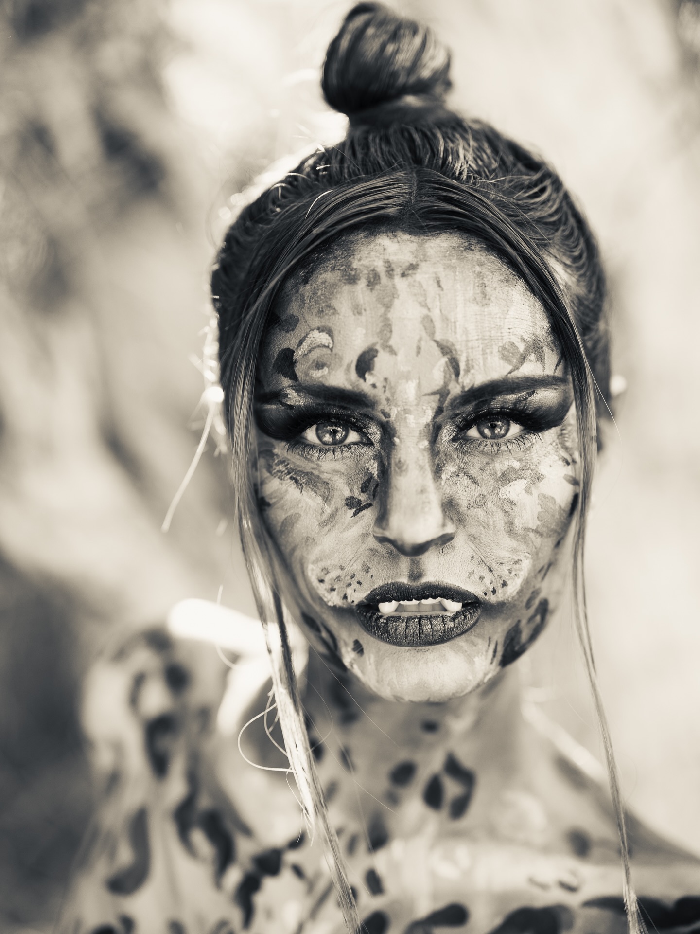 Which version do you choose? 🐆🎨
Thank you @photos.by.mikael for creating such striking photos of my artwork. I continue to be blown away by your artistry!