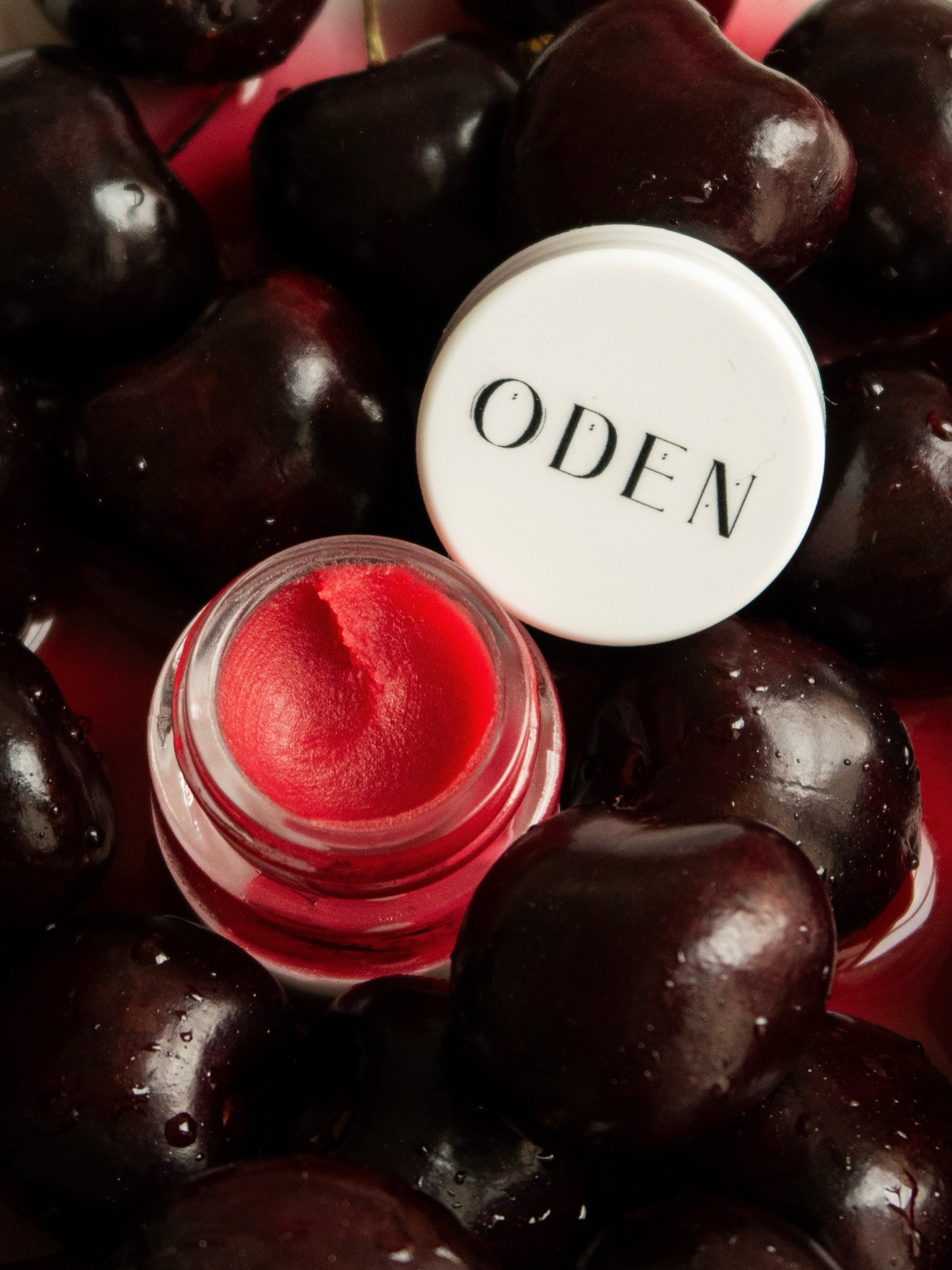 / 🍒 Édition limitée - le Baume à Lèvres Cerise @oden_fr
Un soin naturel qui sublime les lèvres en un seul geste. Sa texture fondante nourrit intensément, protège du dessèchement et laisse un voile subtilement fruité, délicatement teinté.
Formulé à partir d’huiles végétales françaises, ce baume allie efficacité et sensorialité, pour des lèvres douces, confortables et naturellement lumineuses.
Une parenthèse gourmande à glisser partout avec soi… avant qu’il ne disparaisse 🍒
.
.
.
.
.
.
.
.
.
.
#soinsnaturels
#baumealevres
#cosmetiquenaturelle
#levrespulpeuses
#baumealevresnaturel