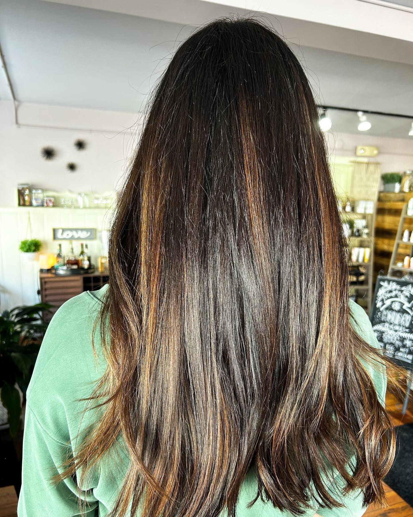 Just a few foils and touching up your roots can make such a difference in refreshing your hair! Color by Danielle!
.
.
.
.
.
#balayage #blonde #blondebalayage #blondehighlights #firstcolor #virginhair #blondebrunette #foilyage #highlights #blondegoals #hairgoals #hairgoals2022 #hairlove #highlights2022 #warren #warrenri #warrensalon #warrenstylist #balaygehighlight #balayagehair #balayagebabes #balayageombre #balayageartist #balayagespecialist #bestbalayage #bestofbalayage #mastersofbalayage #balayageblonde #balayagebrunette