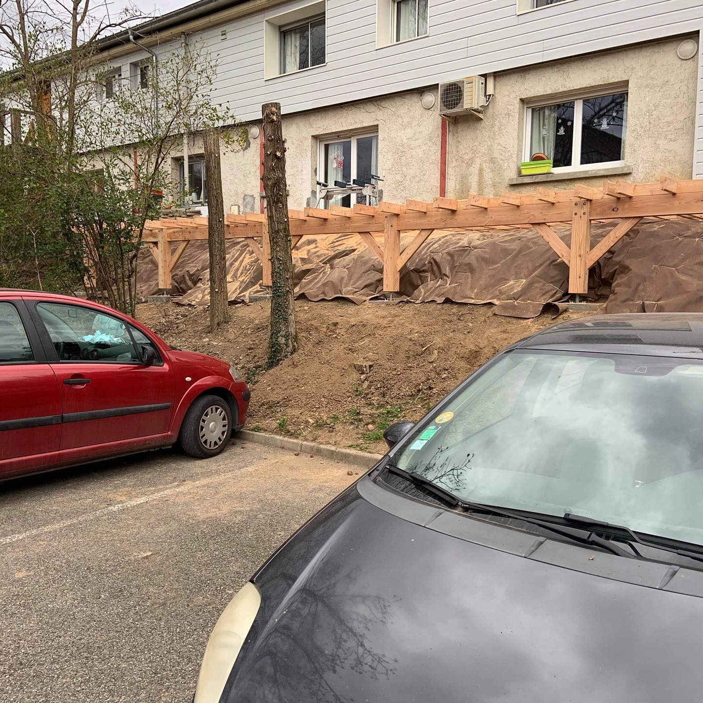🚨 Terrasse en composite en cours ... 🔜
🟢 Step 2 :
✔️ Réalisation de la structure en mélèze